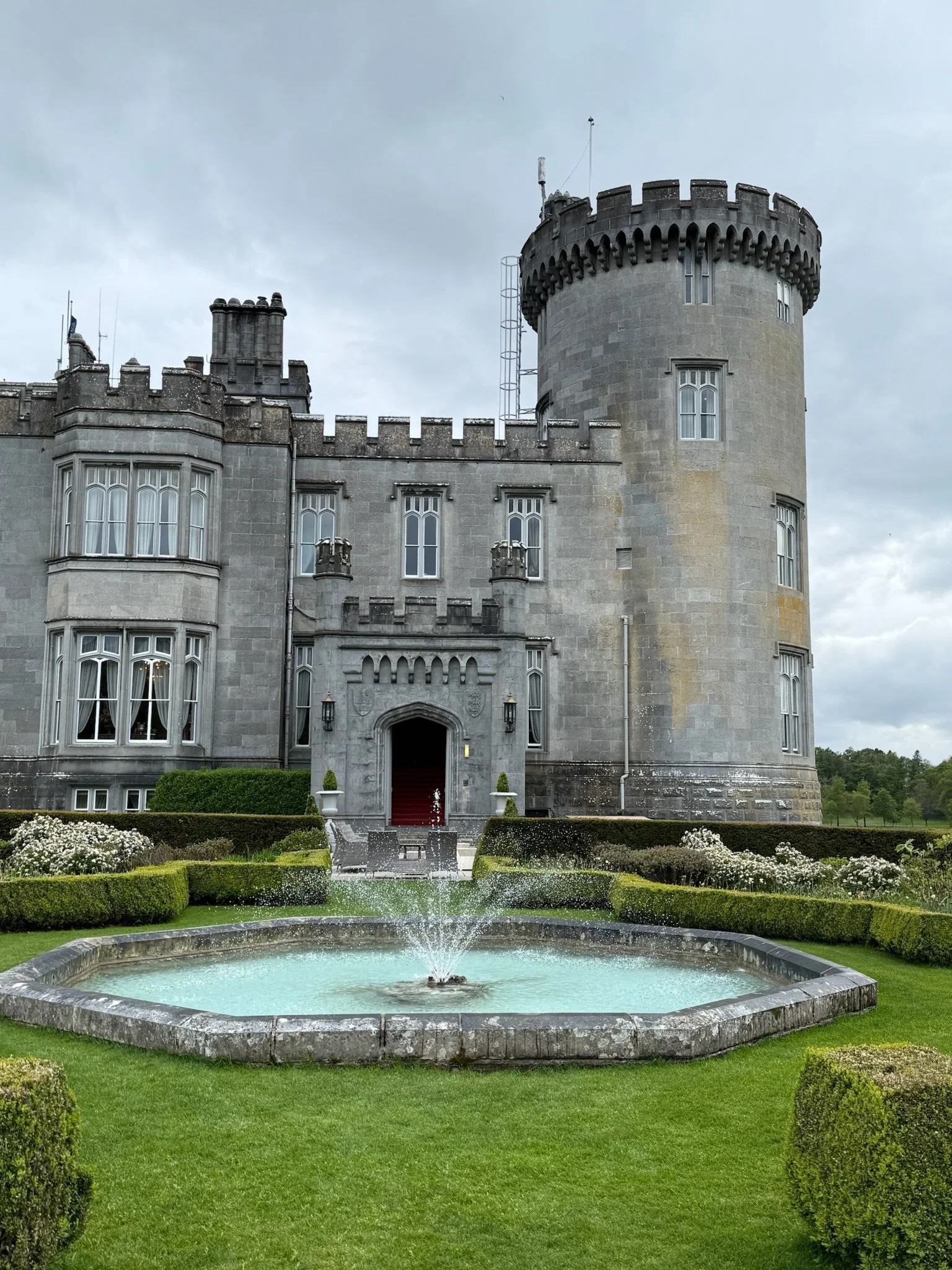 Inside Ireland’s Most Exclusive Luxury Experiences: Private Tours, Castle Stays & Helicopter Rides
