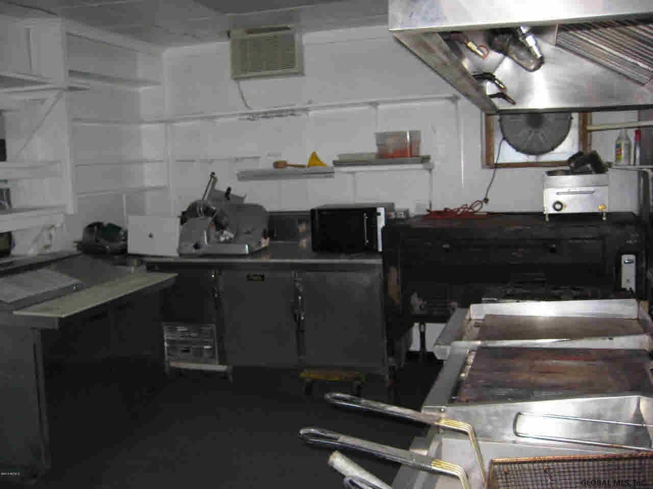 kitchen 2.jpg