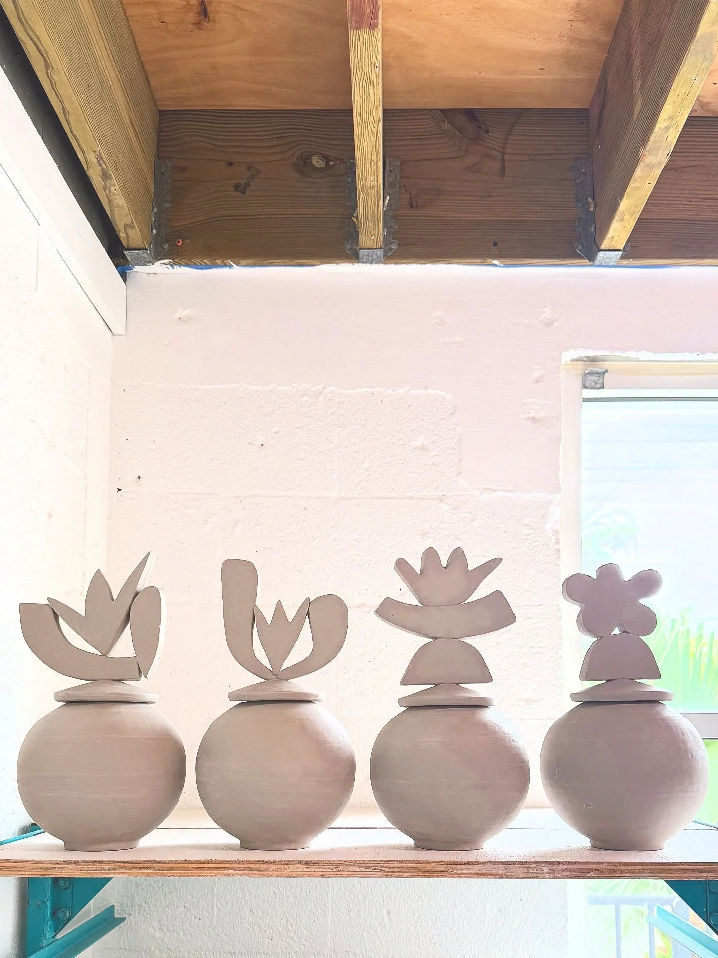 Fresh pots, in their most beautiful state. 
Impossible fragile
&hellip;and so completely alive because of it. 
Chalky and slightly cold to the touch, with a moisture ombr&eacute; spread in tones of umber and ivory.
A very particular and peculiar text