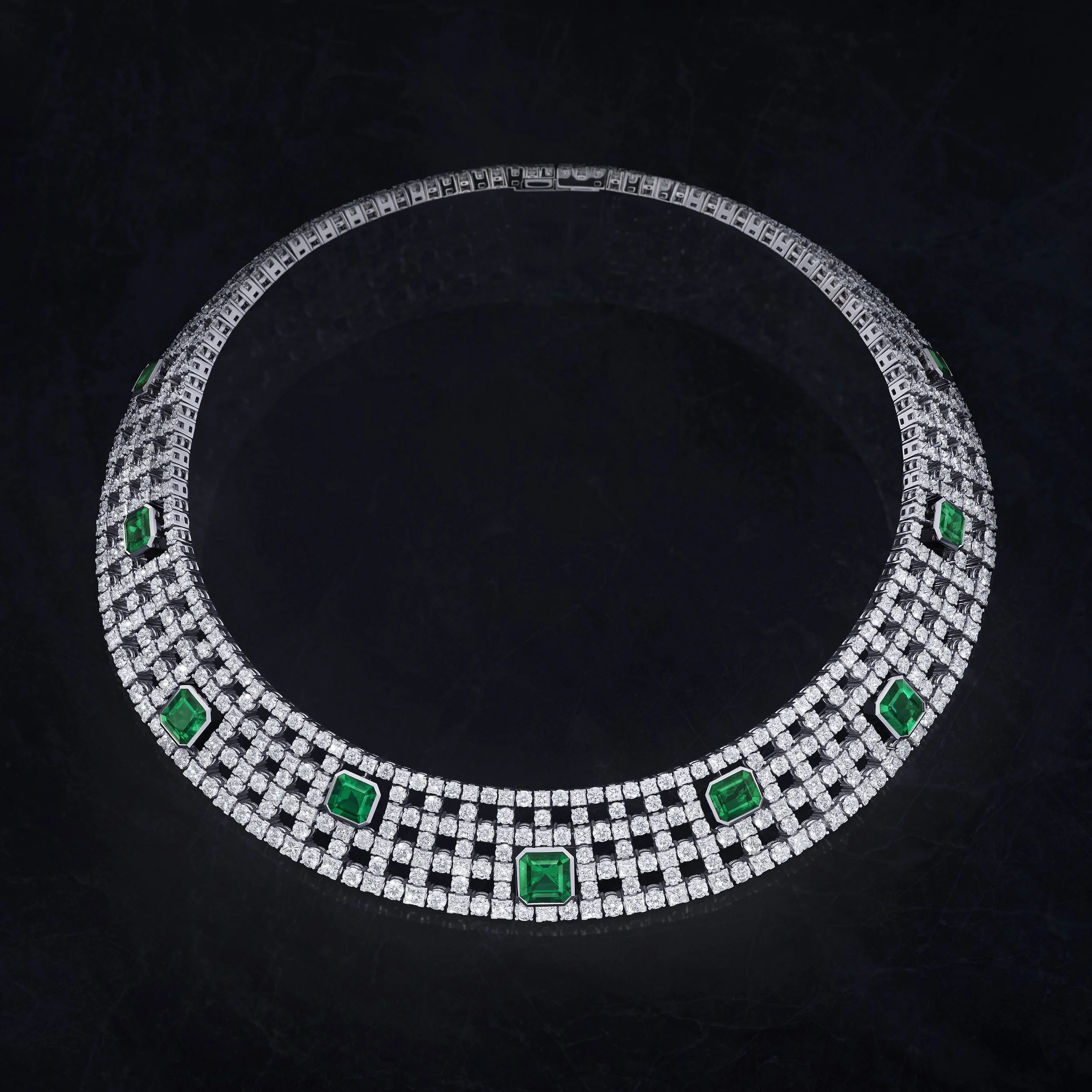 PRO00003887_230125_Bucherer_10_Necklace_Black_F3B.jpg