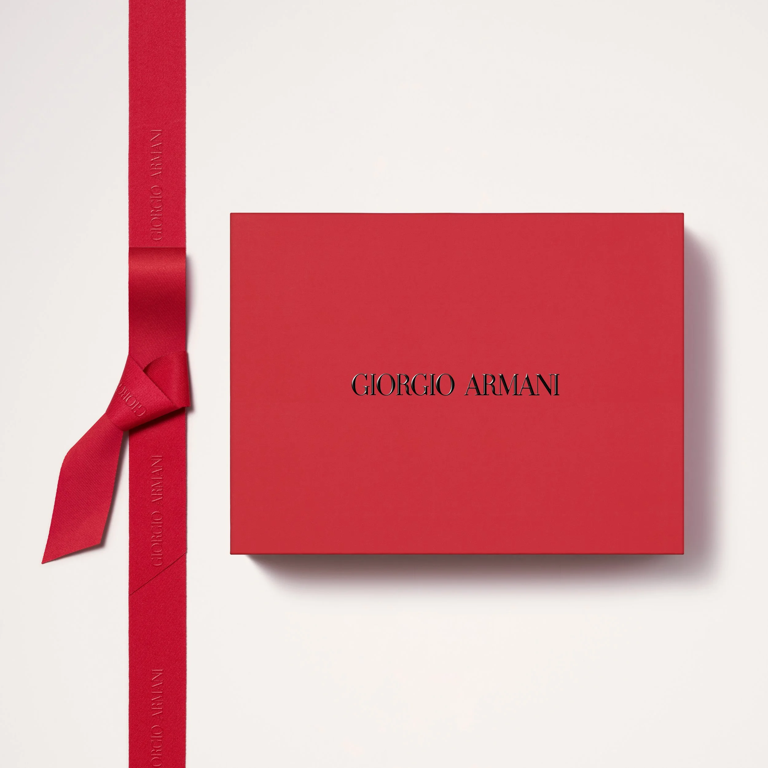 PRO00002010_ARMANI_BSS_S11_GIFTING1_RED_F1D.jpg