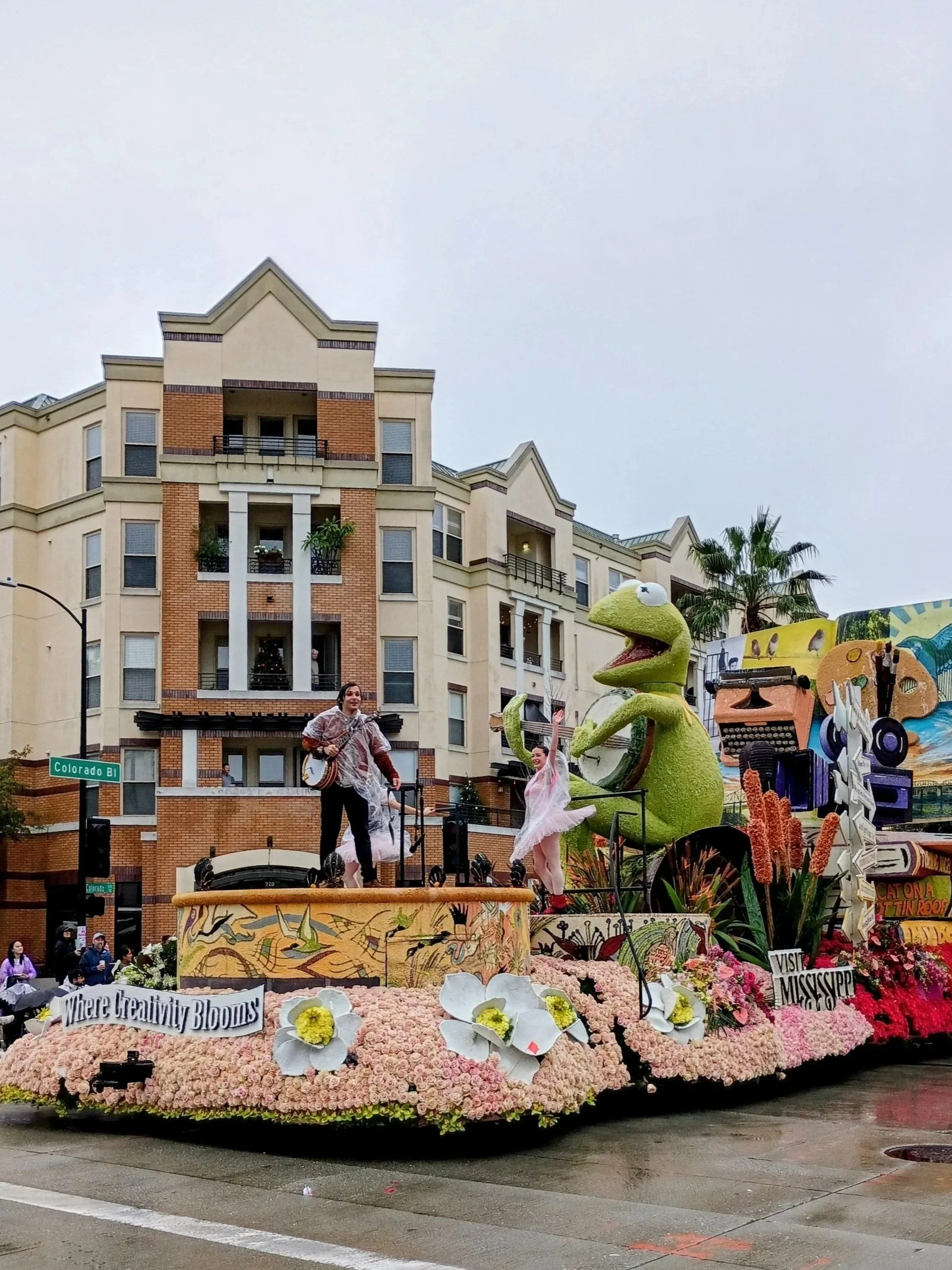 137th Rose Parade 大青蛙科米