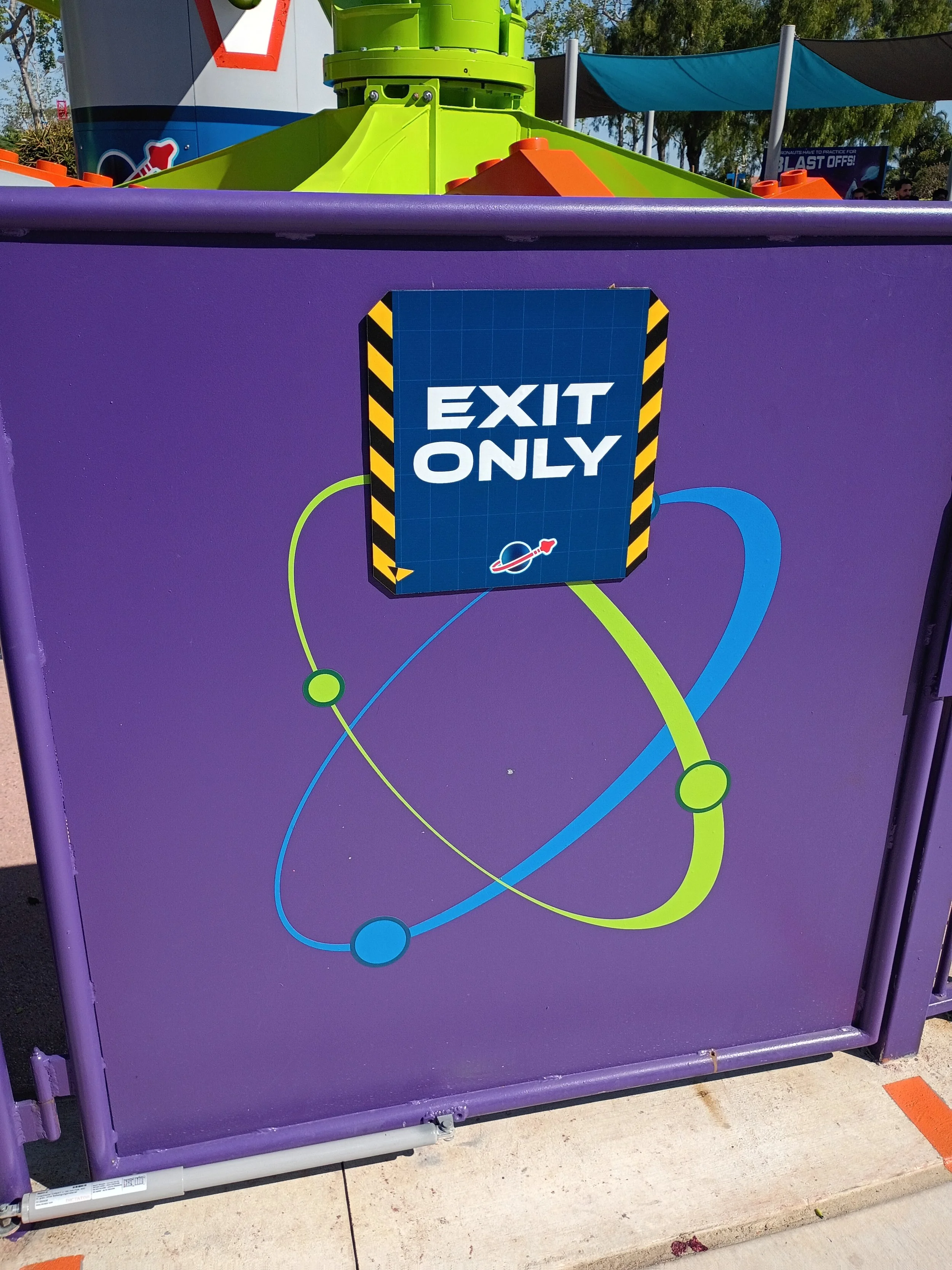 眼湿湿参观Lego Galaxy land