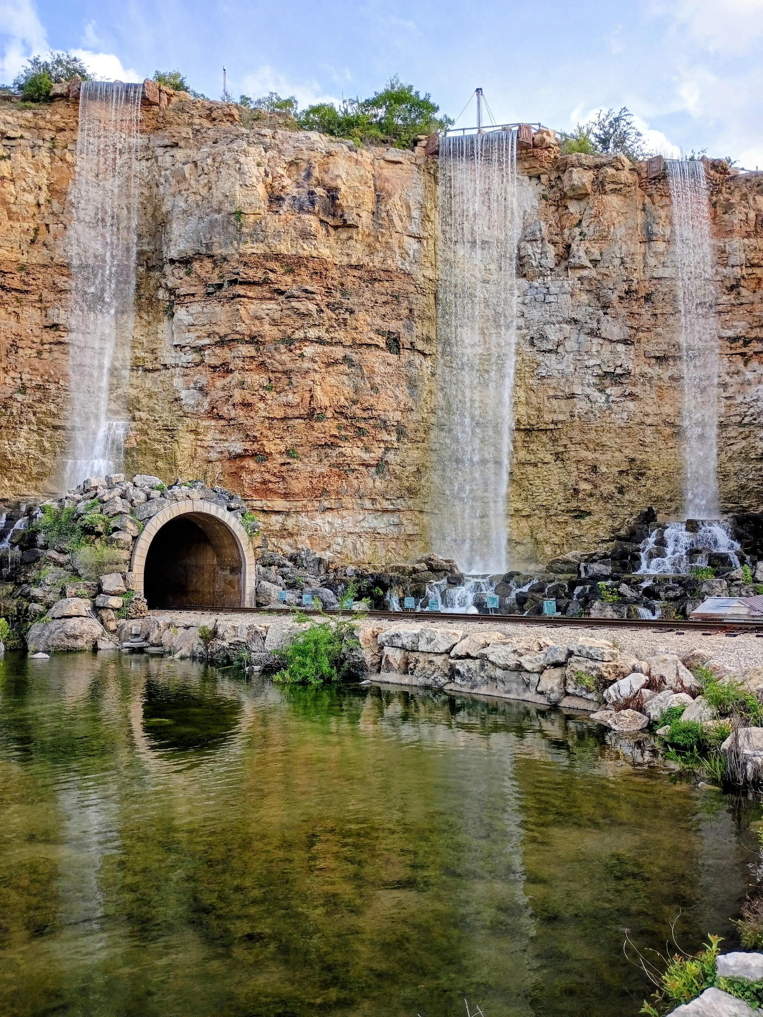 德州六旗 Quarry Wall 漂亮瀑布圆梦啦