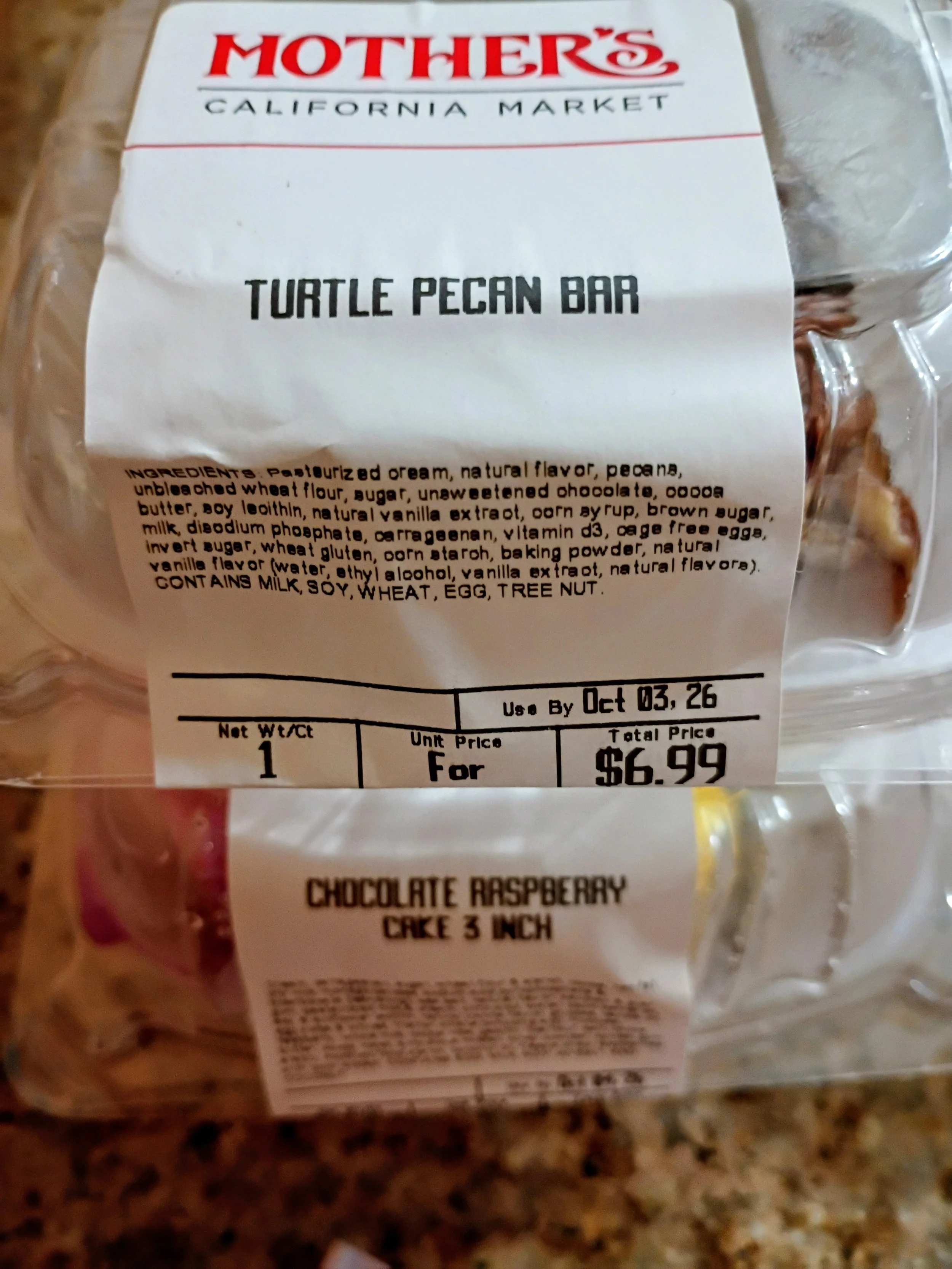 发现Turtle Pecan Bar 和 Chocolate Raspberry Cake