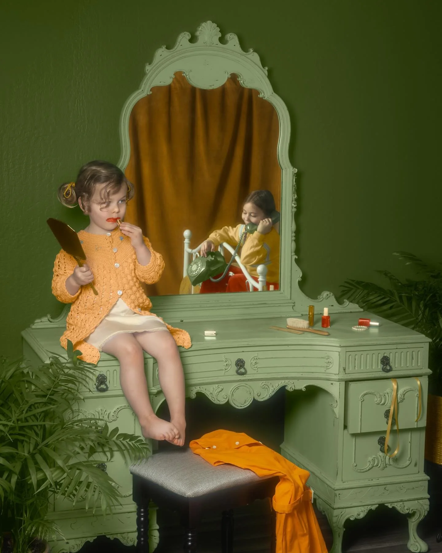 Practicing girly things 💄

#clickcommunity #VintageVibes #sonyalphafemale #clickproelite 

@sonyalpha a7iii
@sigmaphoto 50mm 1.4
@profoto B10 and A2
@prismlensfx nostalgia filter