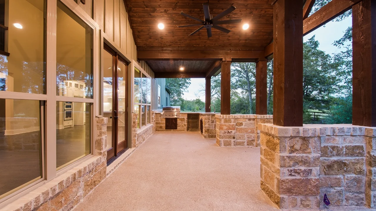 14 - Backyard-3476 (1280x720).jpg