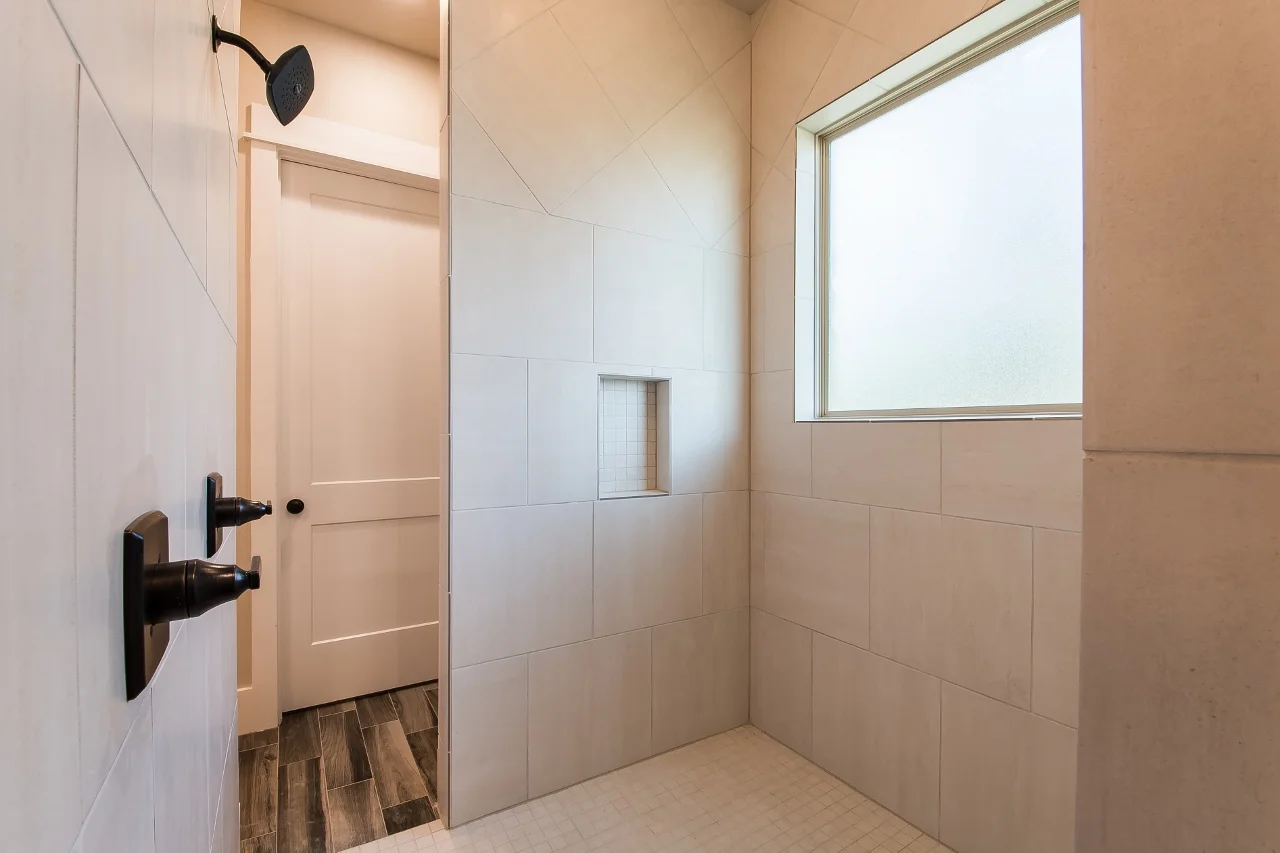 09 - Bedroom 1-3320 (1280x853).jpg
