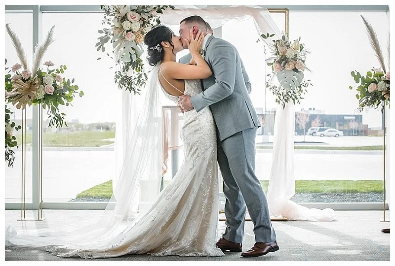 Photo: Cadenza Photo Imaging   |   Venue: The Bend XPO   |   Florals: Hignight’s Florist   |   Tux: Moments Tux Shop   |   Hair: Salon Refuge   |   Make-Up: Glam 2 Go QC