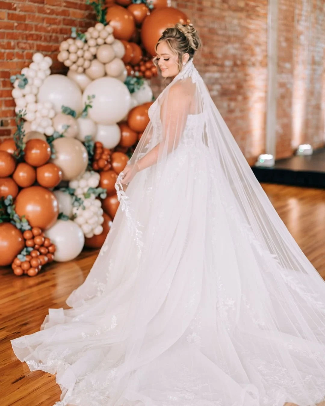 Lace, sparkle, and silhouettes that wow ✨ 

These stunning gowns from Savy&rsquo;s Chic Bridal Boutique are made for unforgettable &lsquo;I do&rsquo; moments. 

Photos from Jacqueline Helene Photography and Sarah DeMaranville Photography.

Venues fea