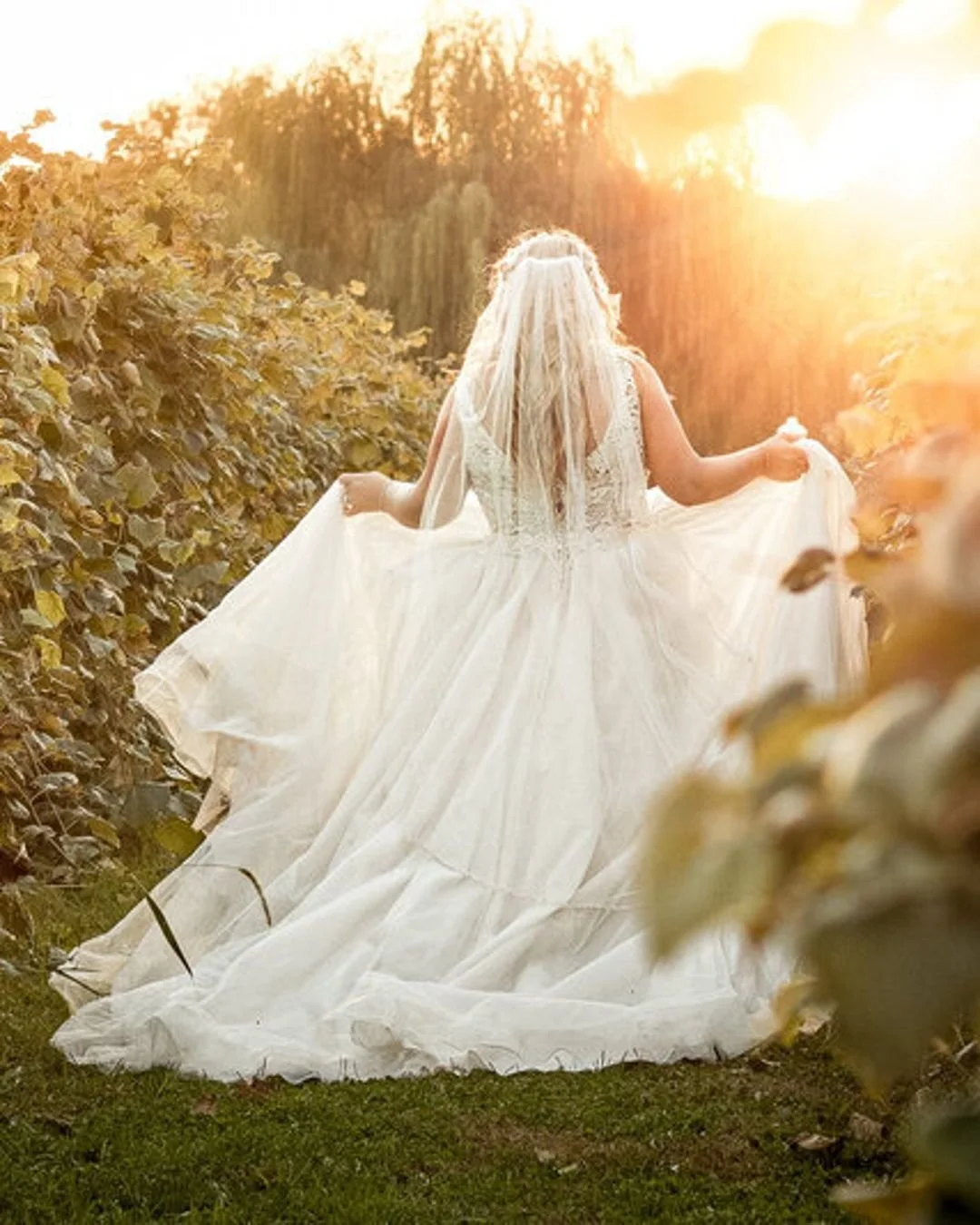 From sultry boudoir to glowing bride &mdash; Cadenza has you covered (and uncovered 😉). 

#engagedaf #illinoiswedding #iowawedding #isaidyes #qcbride #qcfindnow #qcweddingvendors #qcwedme #quadcities #quadcitiesbride #quadcitieswedding #quadcitieswe