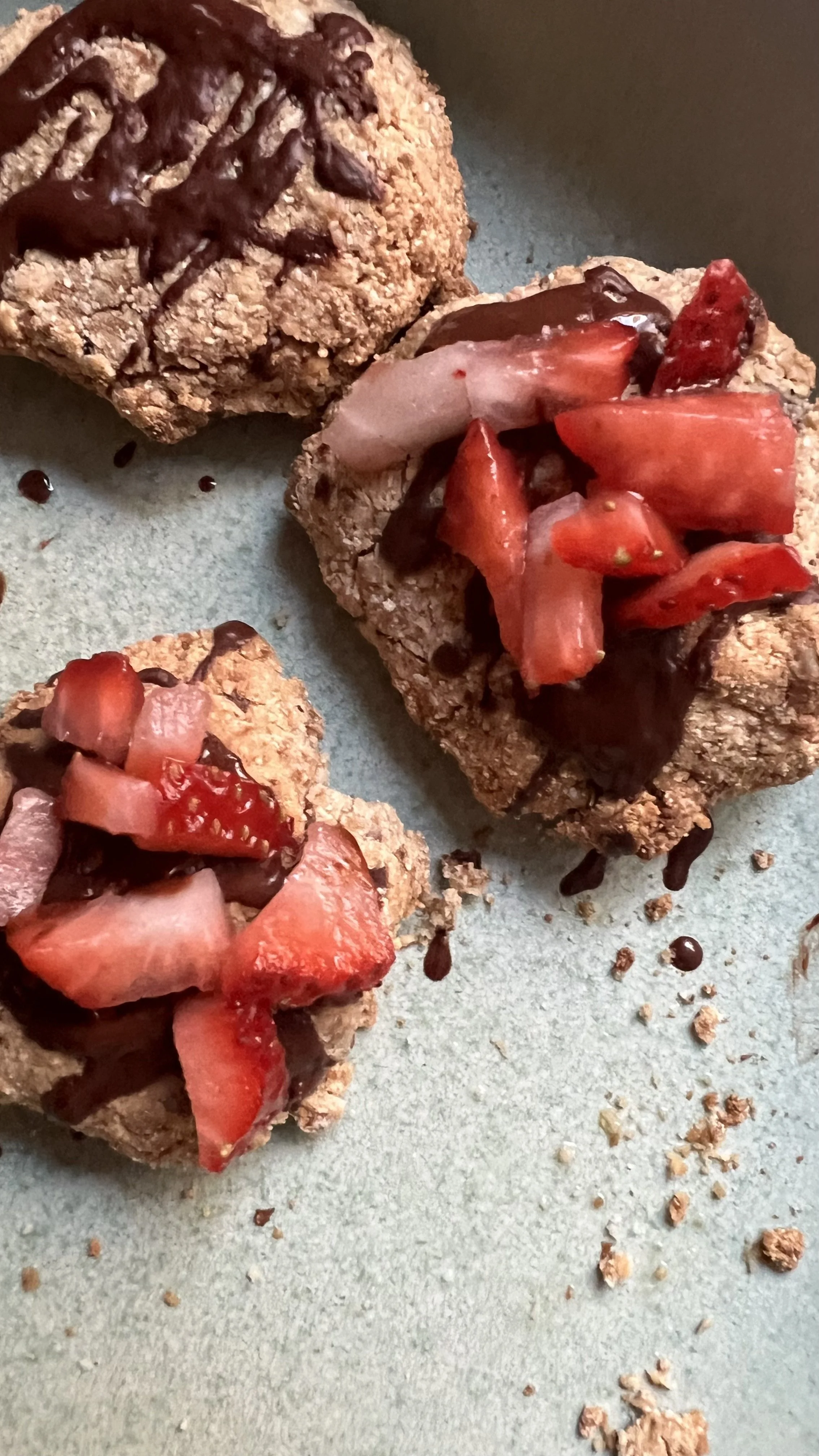 GALLETAS GLUTEN FREE CON CHOCOLATE Y FRESAS