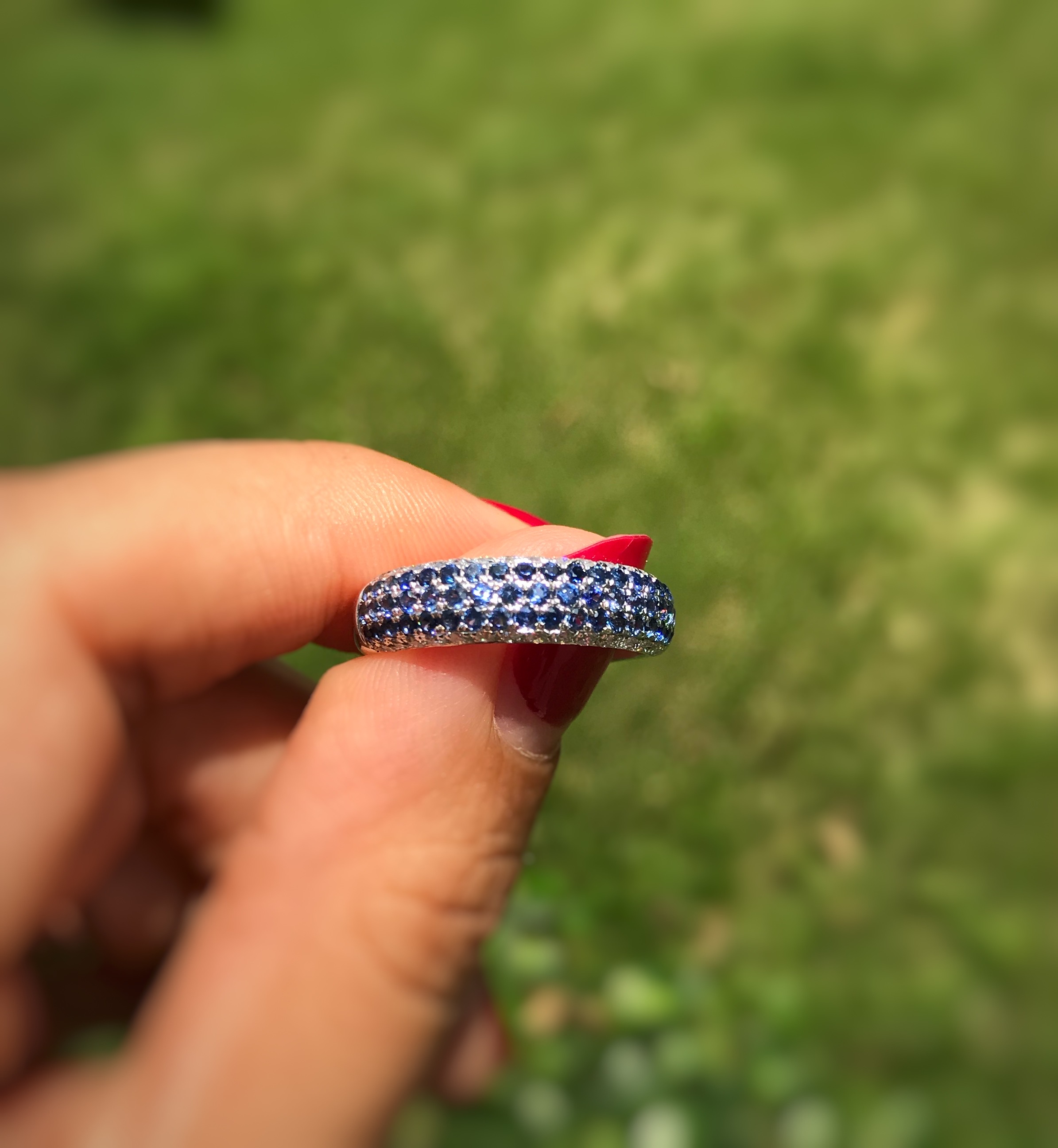 White gold blue sapphire ring