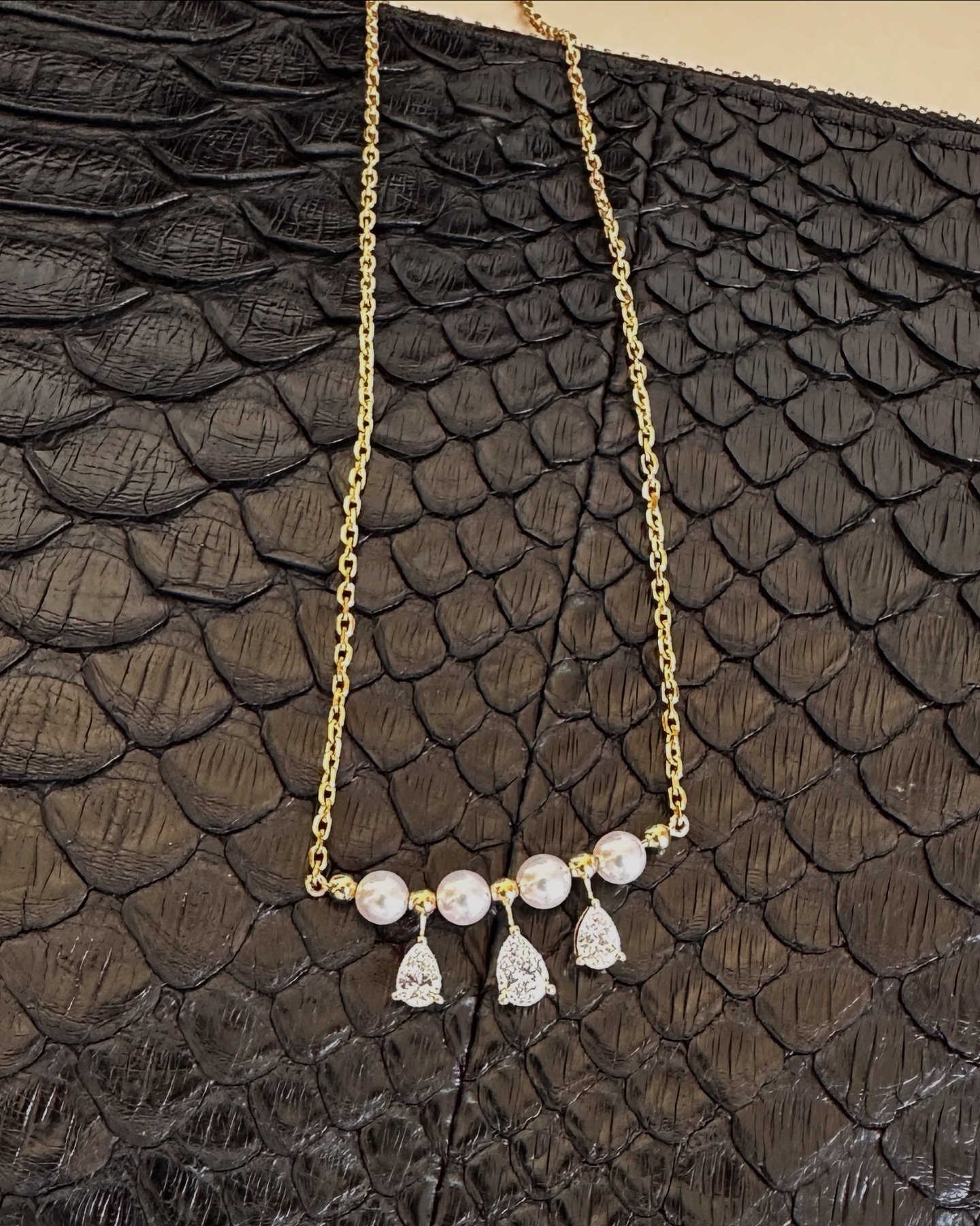 Fresh from the workshop and ready to mingle! Say hello to our 18k Yellow Gold Necklace, featuring luminous Akoya pearls and sparkling pear-shaped diamonds. Available for preorder only. #akoyapearls #pearlnecklace #pearshapediamond
