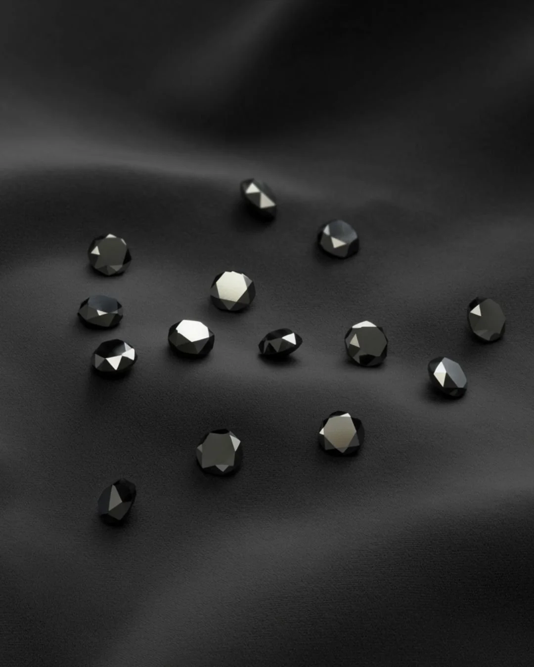 Black diamonds.
A strong presence, without noise.
There is something grounding about wearing black diamonds, calm, certain, and deeply personal.

#Blackdiamond #blackdiamondjewellery