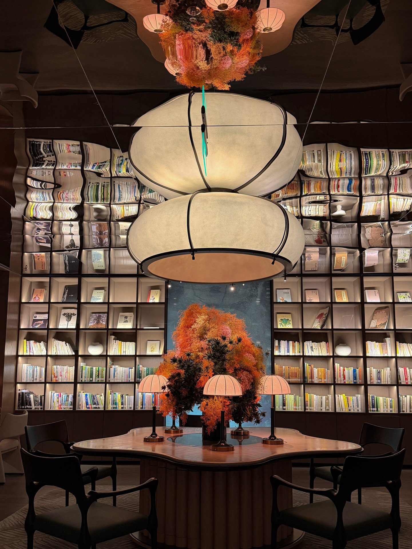 A study room, an invitation to pause.
Looking back with clarity, and forward with intention.
Reflecting on what belongs and what no longer does.

#TheSocietyHK
#IntentionalLiving