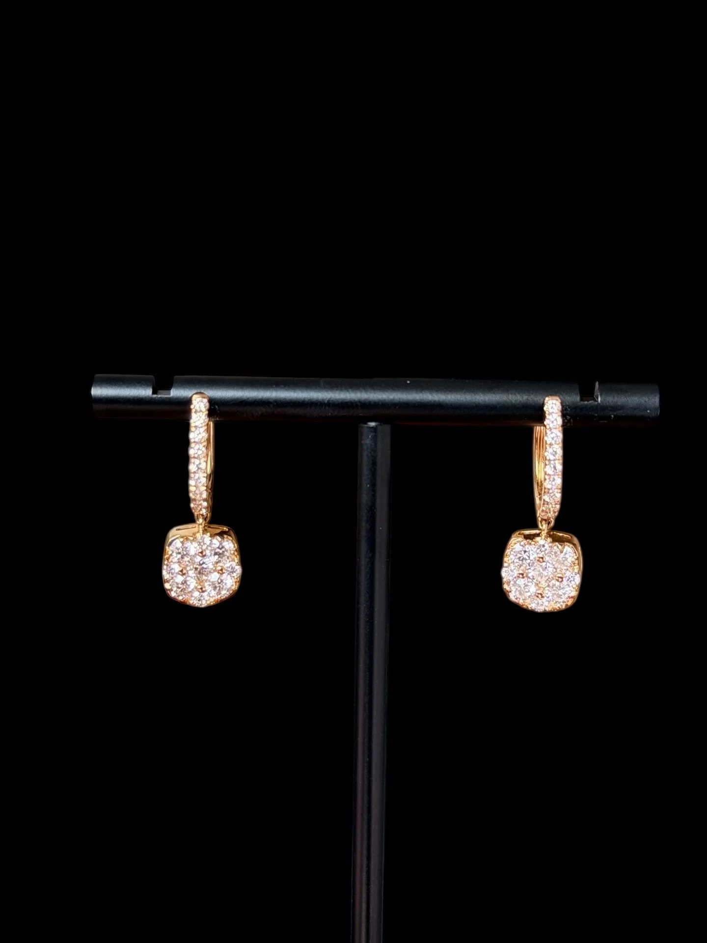 Ready to jingle and mingle! 18K yellow gold diamond earrings (1.53 ct. in total.). 1 pair available. #diamondearring #readytowearcollection