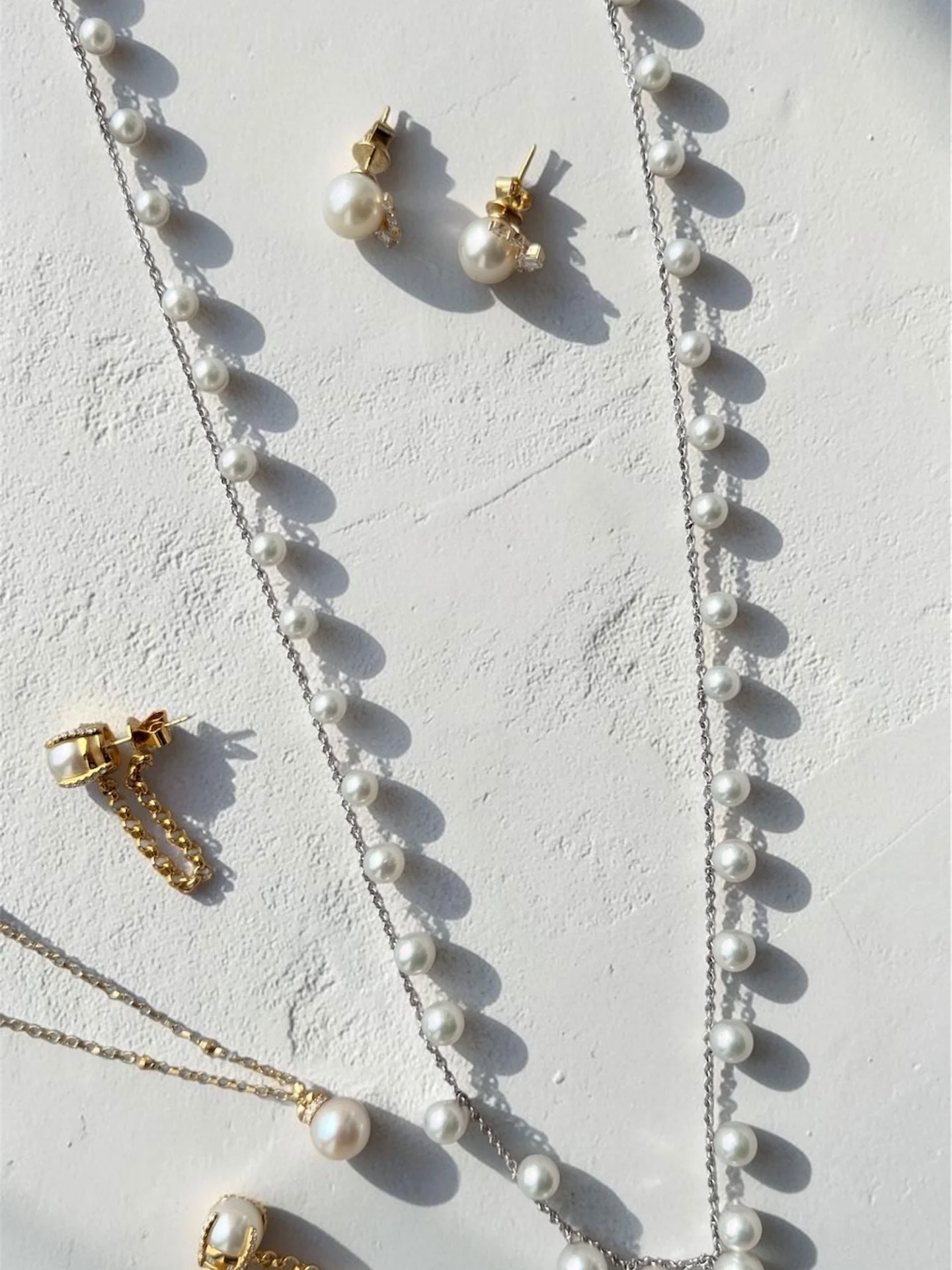 A summer version of something classic #pearljewellery #akoyapearls #seasideglow #jewelleryedit #thesocietyhk
