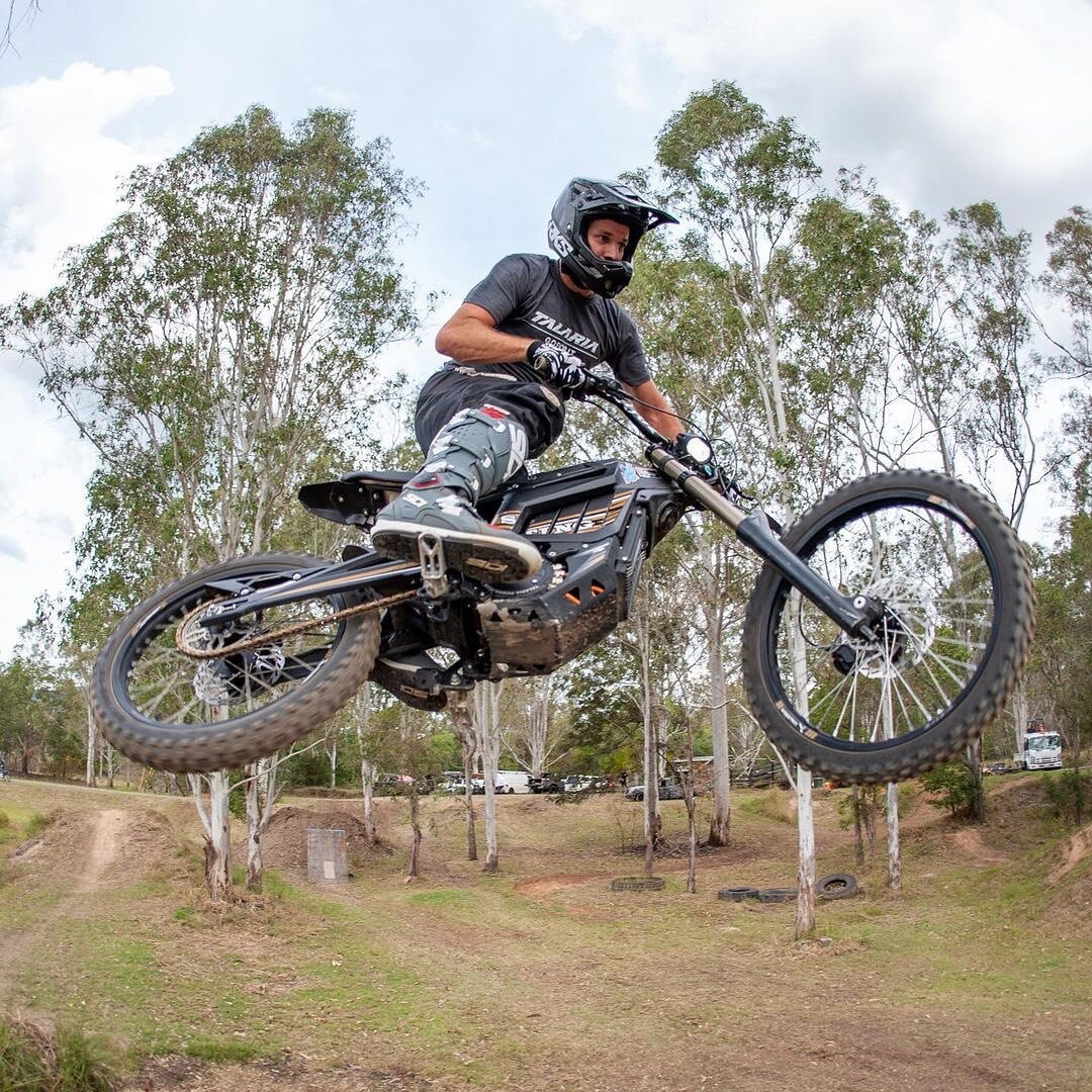 Send it 🤘🏼

@deonnagy 
@dtrainphotography 
@rksclothingco 

#Aebikes⚡️ #talariaaustralia ⚡️#talariasting ⚡️