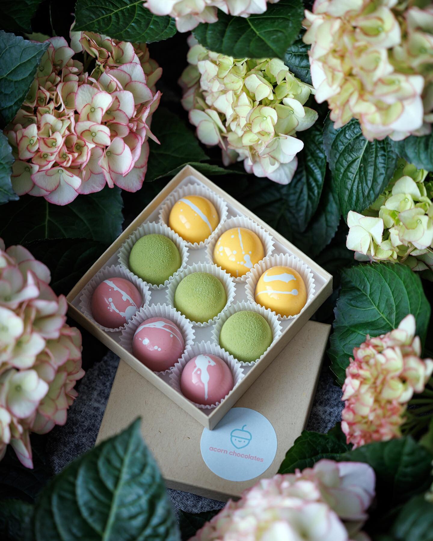 This collection is 🤌🏻👏🏼🙌🏻 and only around until Valentine&rsquo;s Day! Gift your valentines the greatest flavours this year; peanut bourbon caramel, strawberry cheesecake, and tahini dark chocolate. ❤️✨ 📸 @rickettes