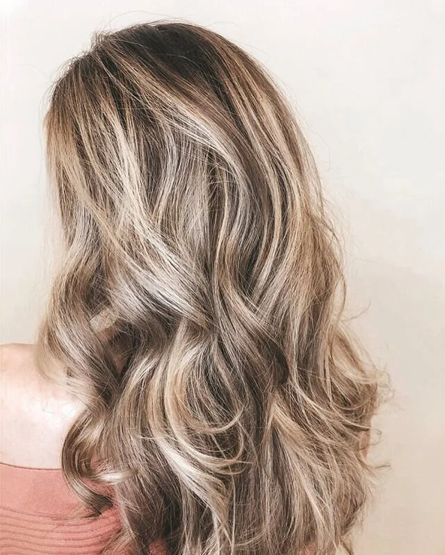 Where are all of my ~fake~ blondes at? 🙋🏼&zwj;♀️ Today&rsquo;s blog post is for you! I&rsquo;ve rounded up my favorite affordable &amp; affective purple shampoos for blondes to extend the life of their color this quarantine. Link in bio 💕