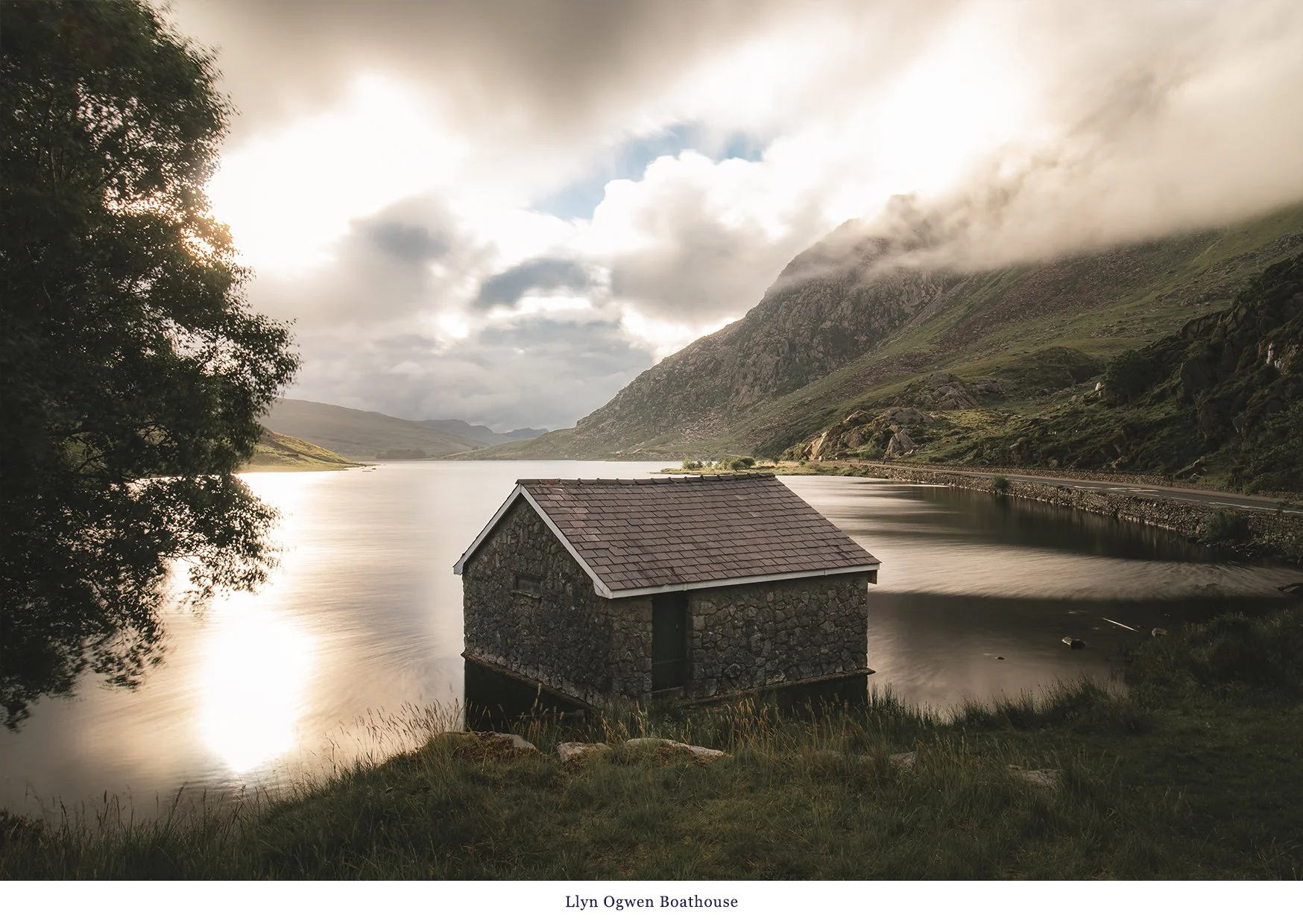 Llyn Ogwen Boathouse Landscape Card.jpg