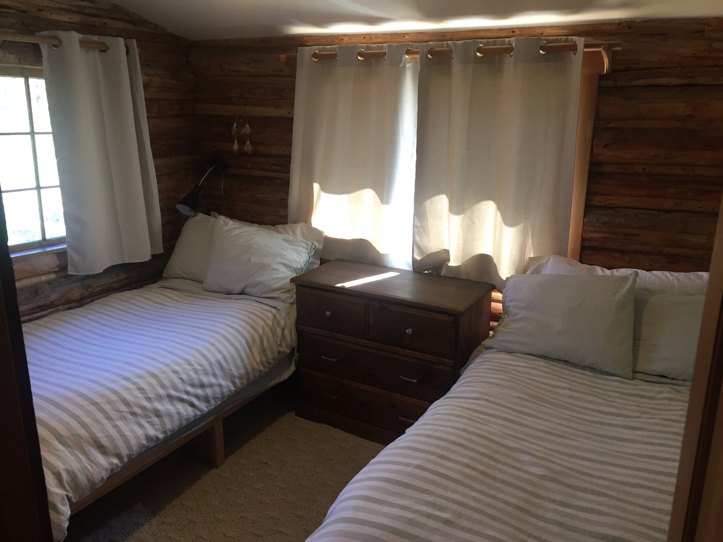 Twin bedroom