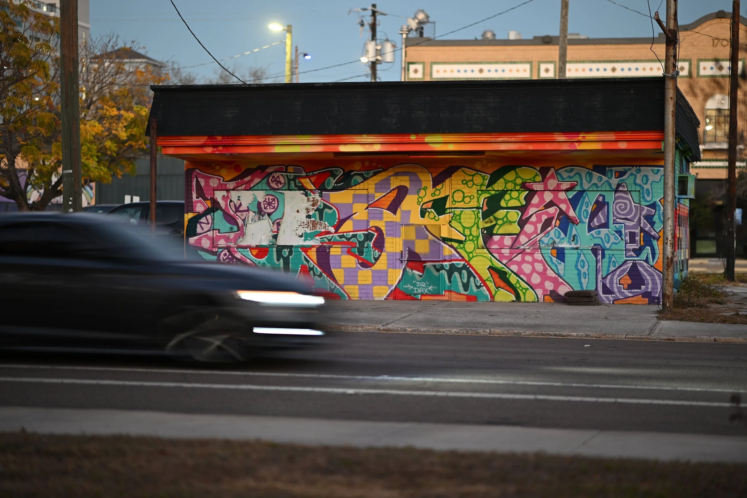 105mm street photography example - shallow depth of field at f1.4 in downtown Tampa
