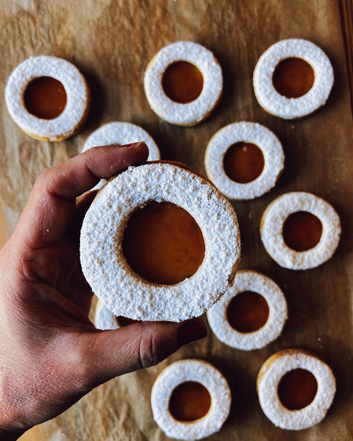 Little linzer jewels... how am I ever going to part with them? These are from @marthastewart &mdash; the cookies are anise shortbread and I&rsquo;ve filled them with apricot jam and covered the tops in a literal snowstorm of powdered sugar. I love th
