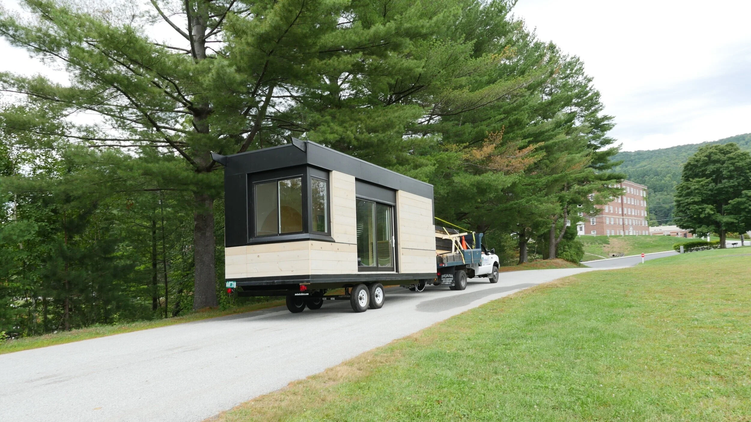 The Norwich Model can be pulled with a heavy duty pick up, making shipping & delivery fast & simple.
