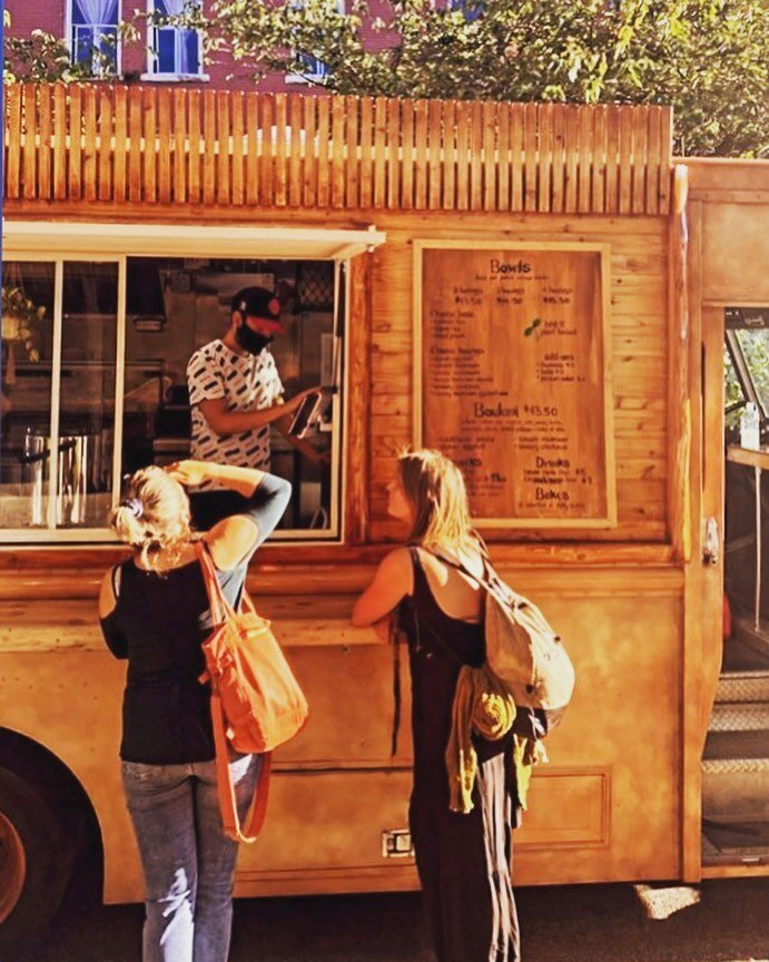 We are open from 12-8pm on this nice and sunny ☀️ day! Come for our delicious bowls, house made boulani, chia and mango lassi!! Fully #plantbased and #vegan! #vancouver #eastiseast #indianfusion #afganifood #veganfood #foodtruck #gypsy