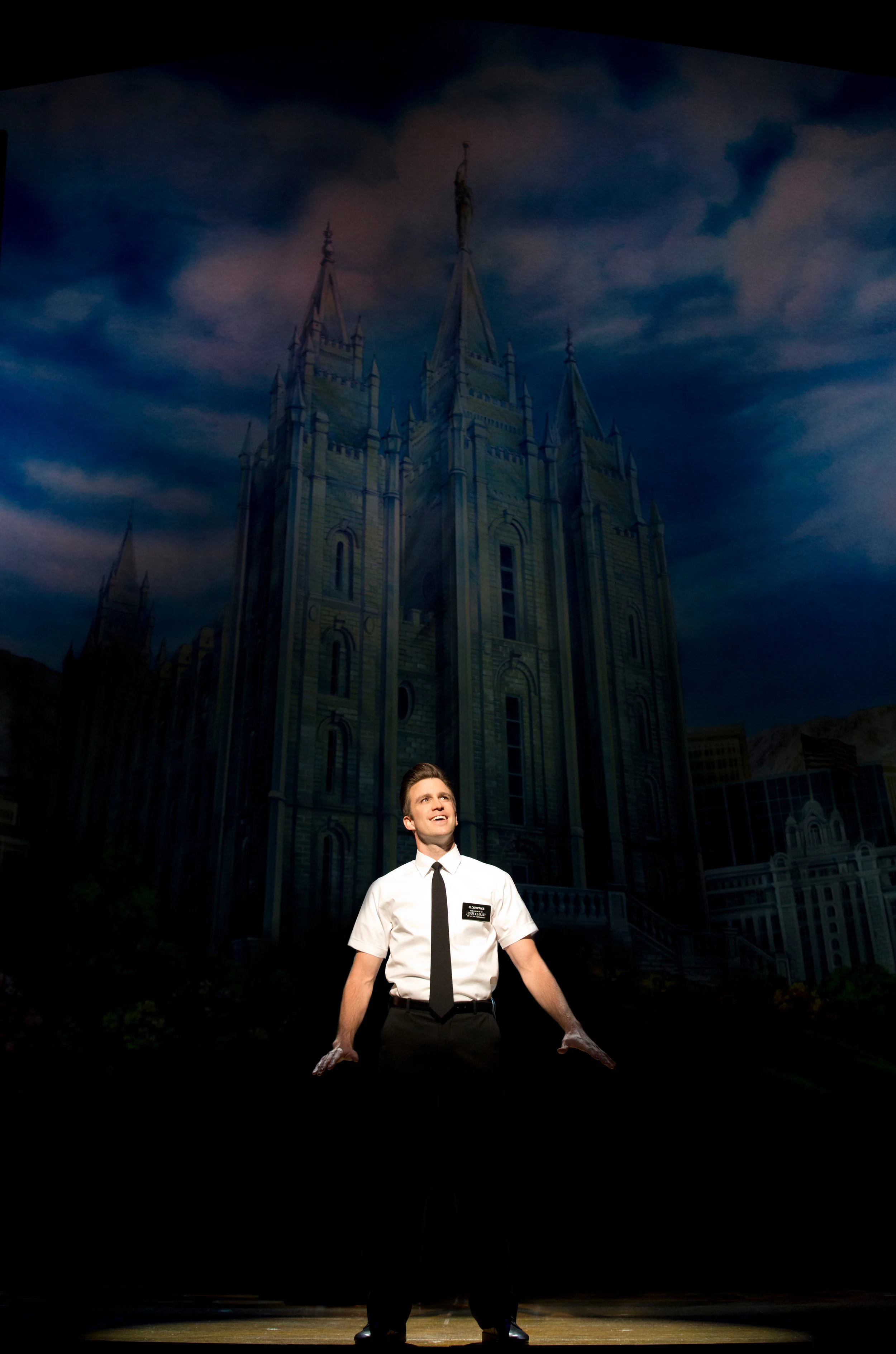 The_Book_Of_Mormon_Gavin-Creel_Joan_Marcus.jpg