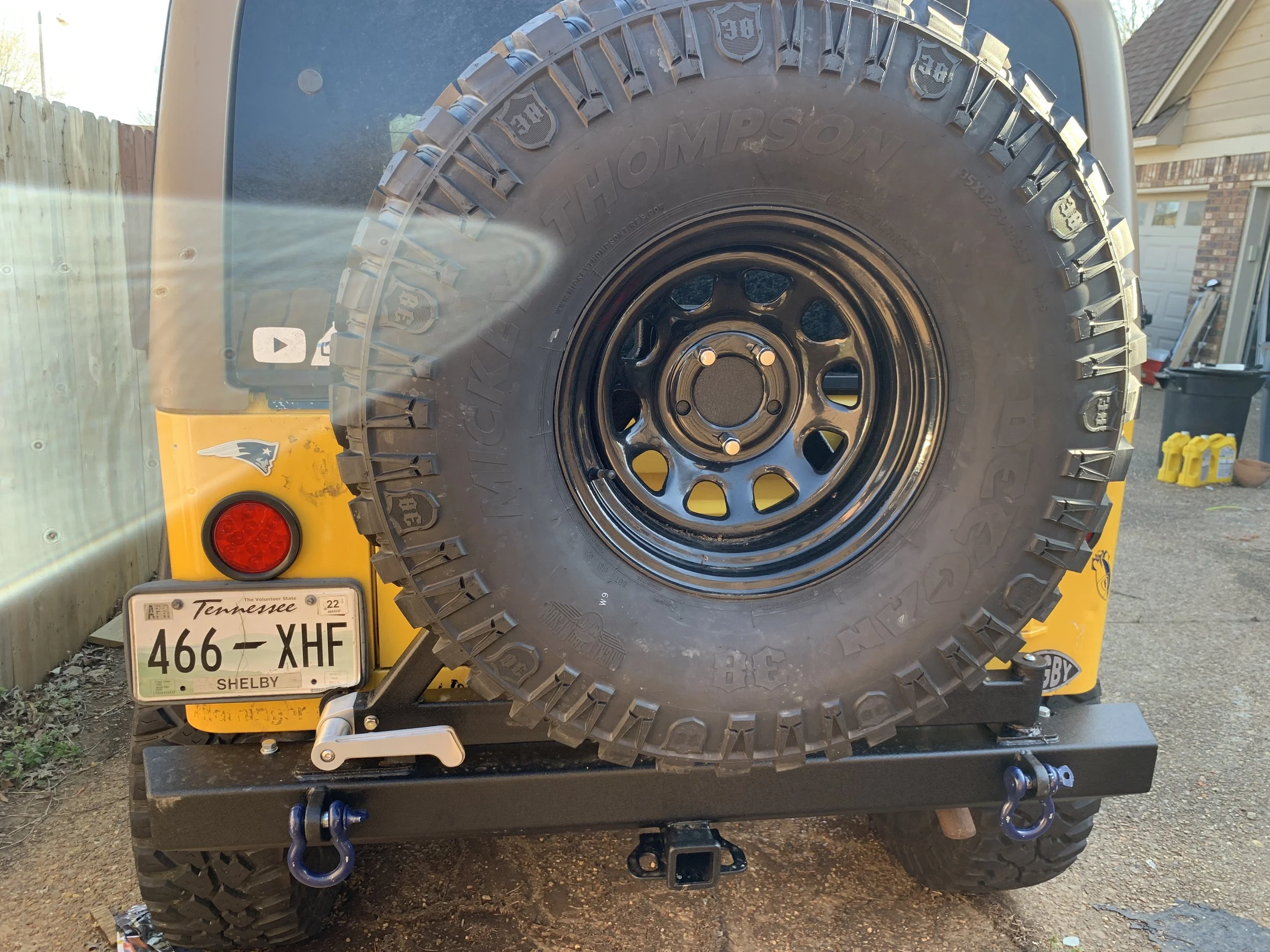 Barricade Swing Away Tire Carrier for Ducky