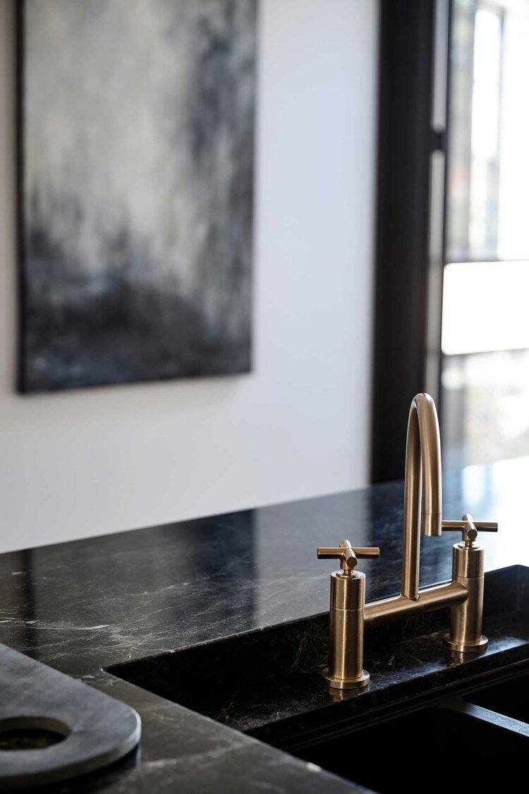 Brass+accented+kitchen+fittings+and+fixtures,+Melbourne.jpeg