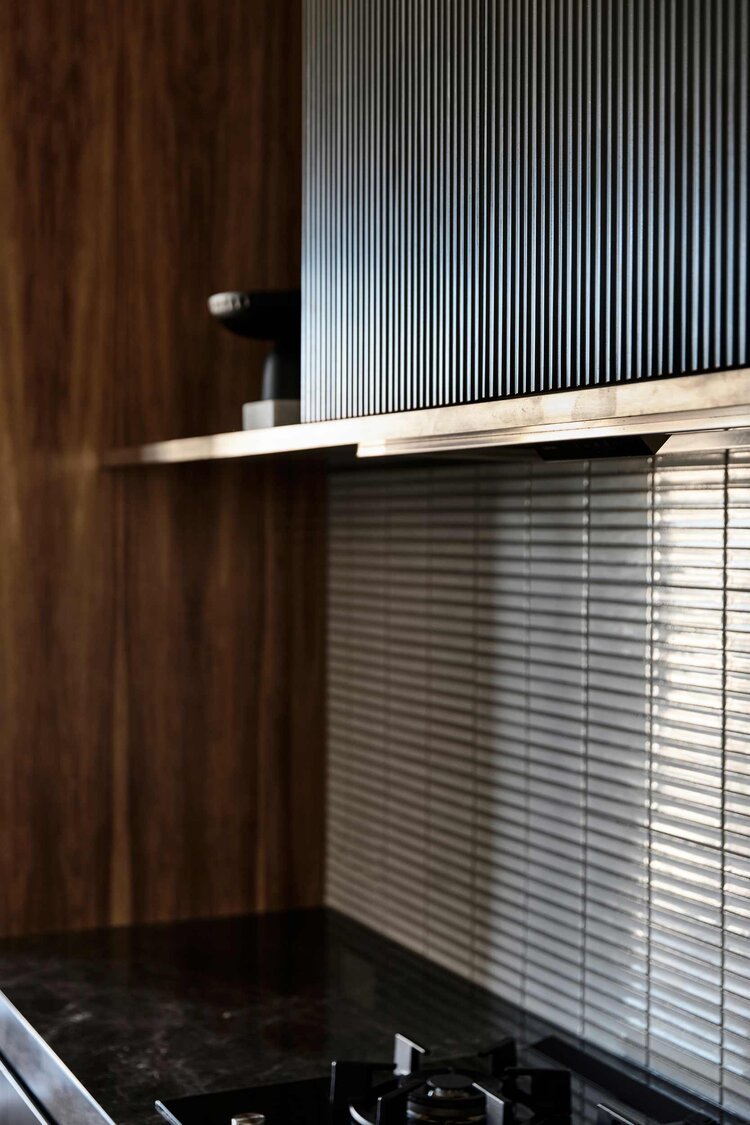 Kitchen+design+with+custom+fluted+2pac+panels.jpeg