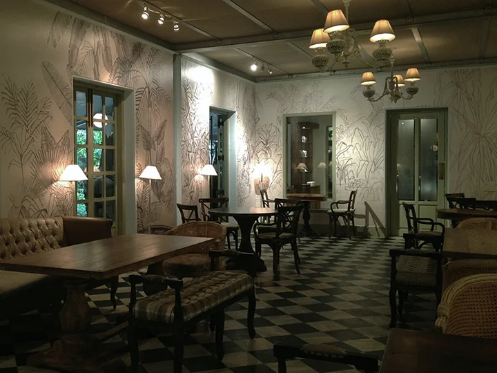 01inside1.jpg