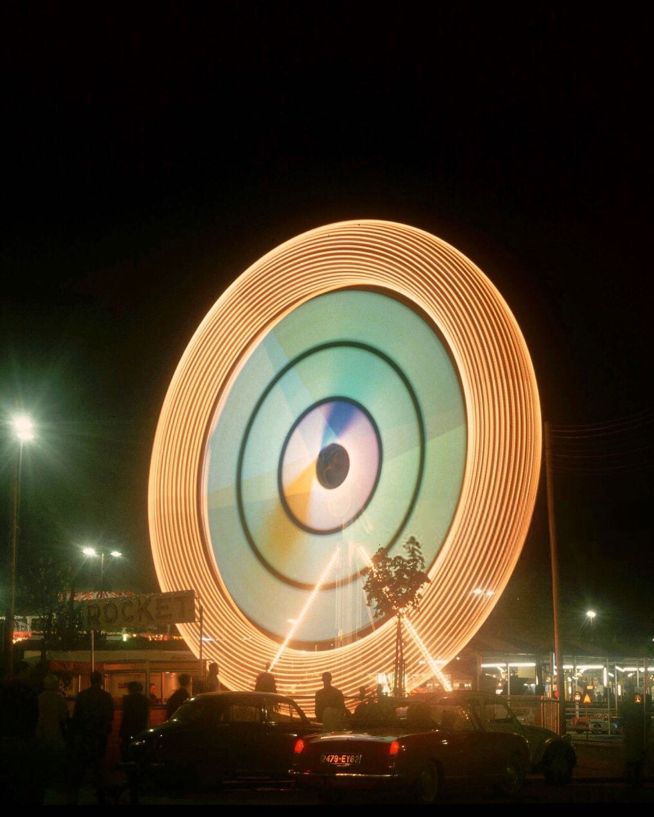 Paris, c.1950. Long exposure of amusement ride &lsquo;Le Rocket&rsquo;.
📷: Paul Almasy
.
.
.
.
.
#paulalmasy #1950s #50s #50saesthetic #longexposure #longexposurephotography #longexposure_shots #longexposureoftheday #longexposhots #longexposures #lo