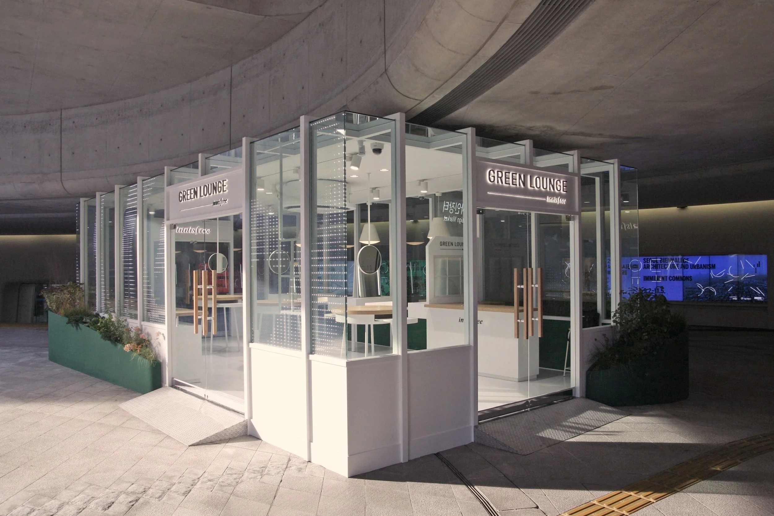 Dongdaemun Design Plaza-1.jpg