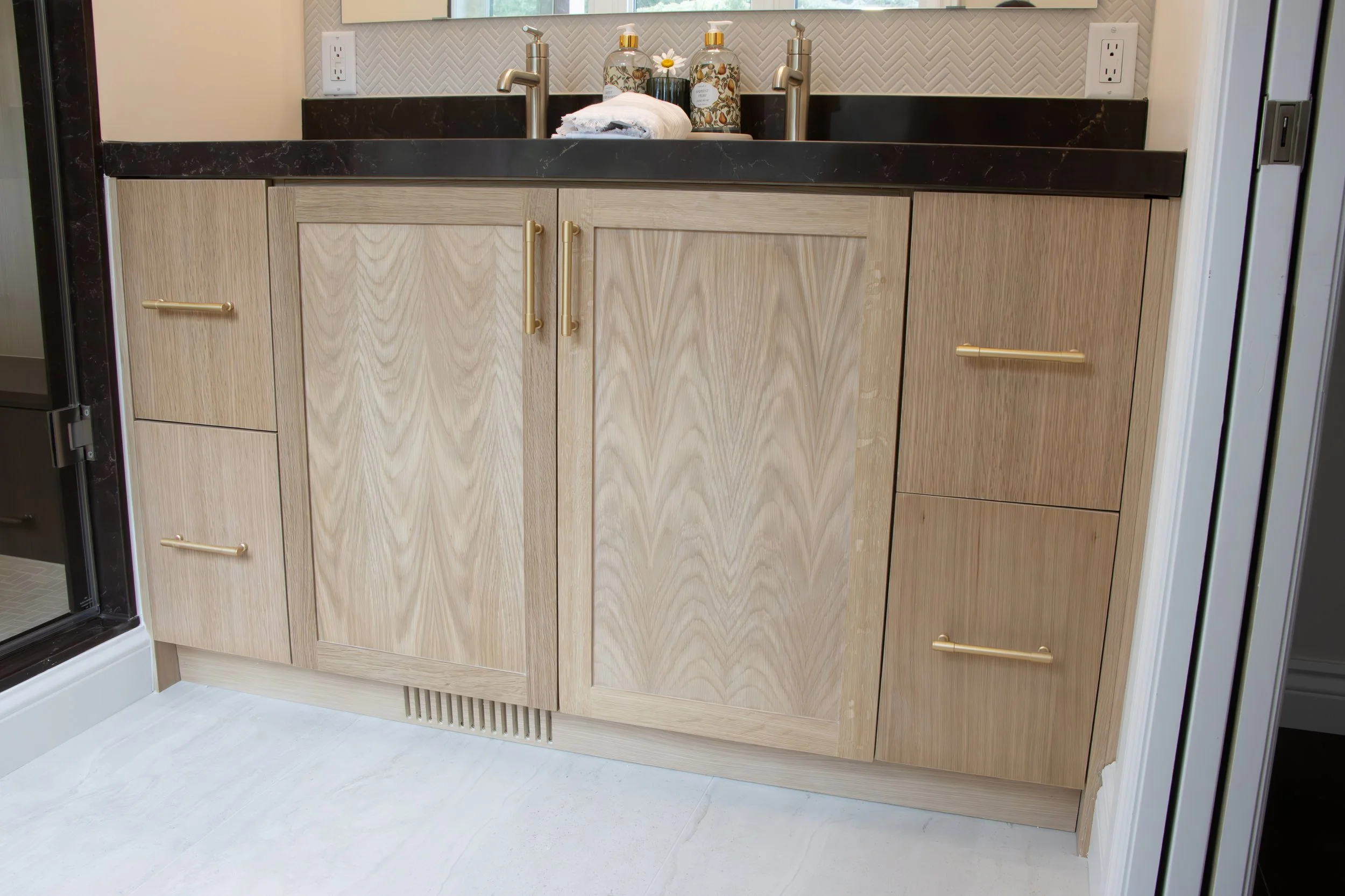 ENSUITE VANITY 22-Enhanced-NR.jpg