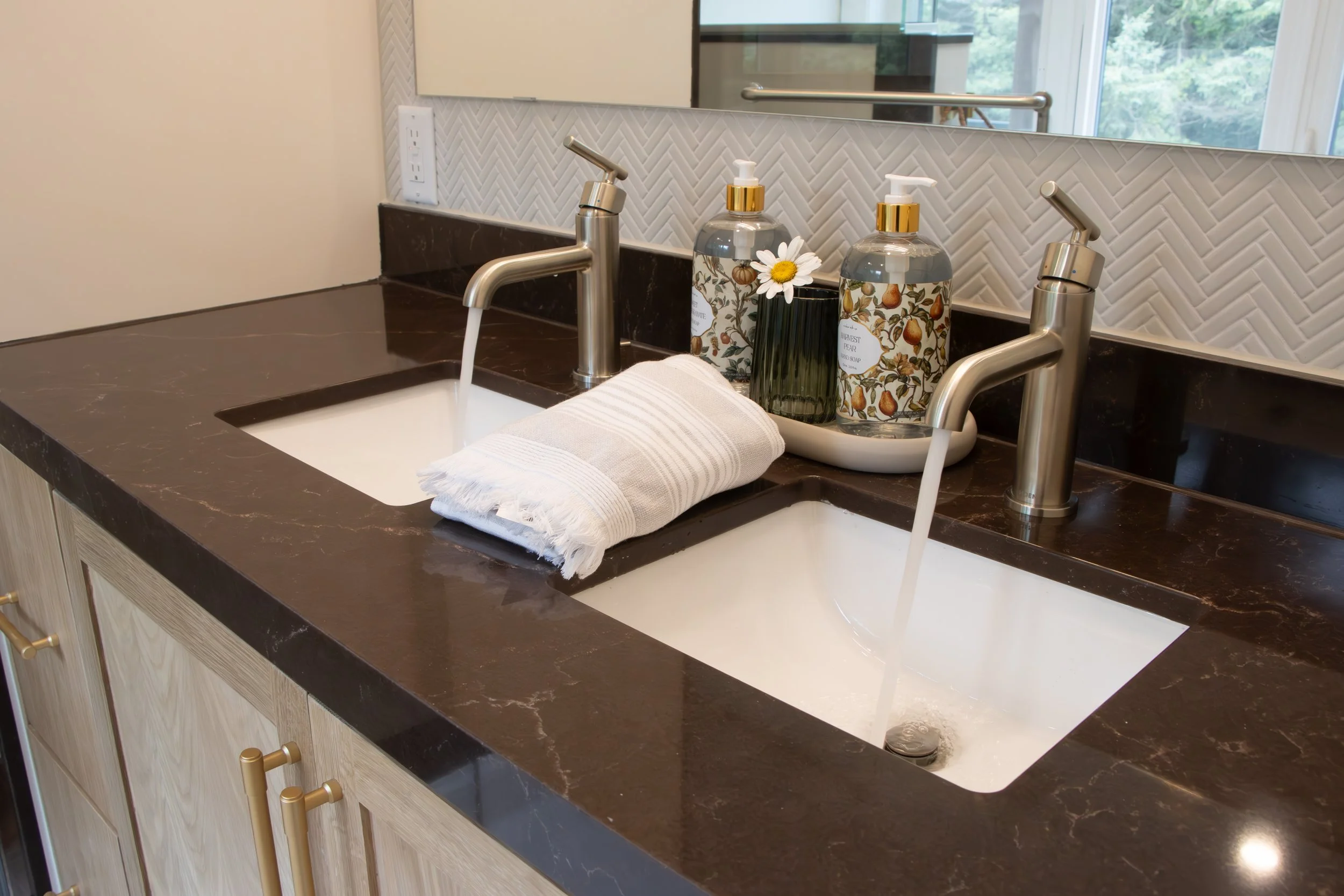 ENSUITE VANITY 29-Enhanced-NR.jpg