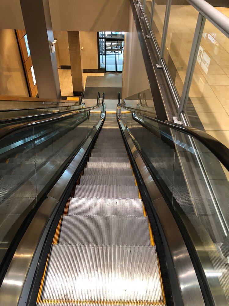 Stairs, Ladder, or Escalator? . . . . . #academiadeingles #english