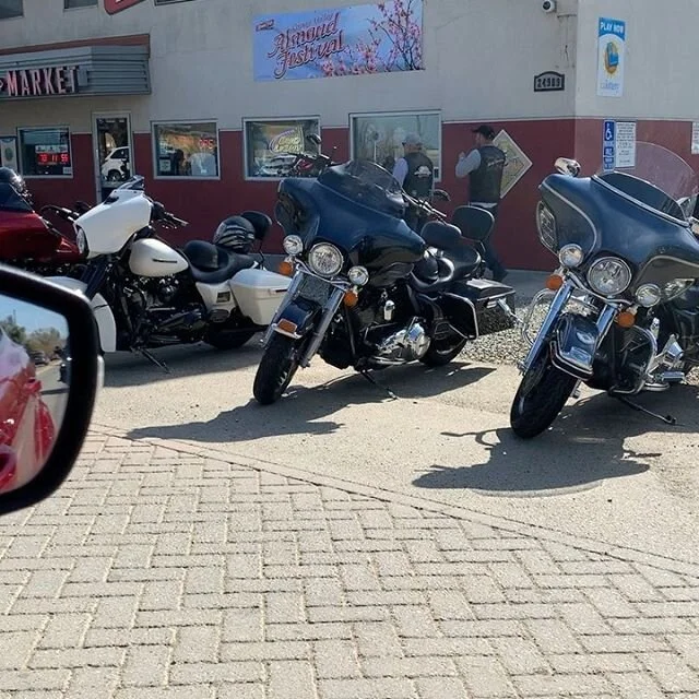 Love that we&rsquo;re going against traffic. Beautiful day for a drive! #almondfestival #capayvalley #roadtripbarandgrill #traffic