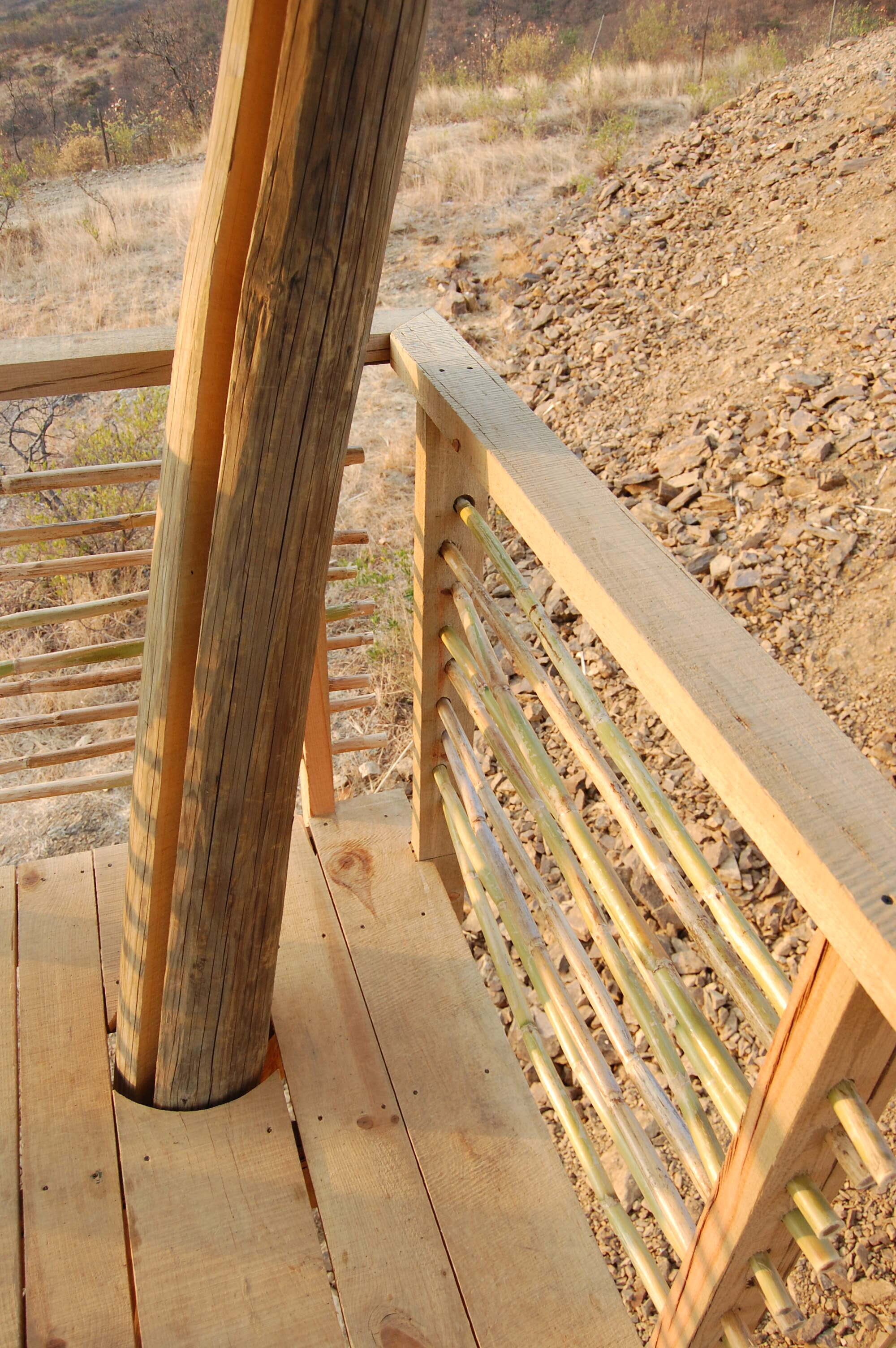 strut and carrizo railing.JPG