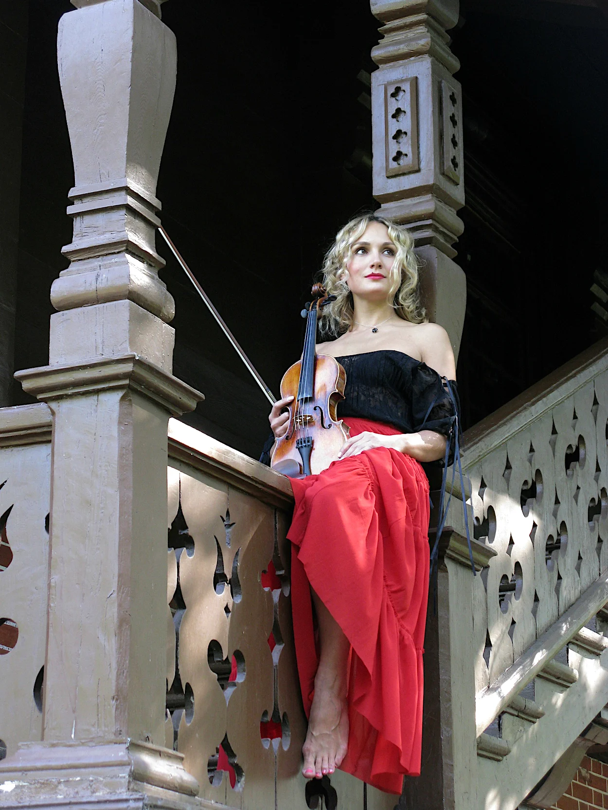 Violinist in red skirt with barefoot
