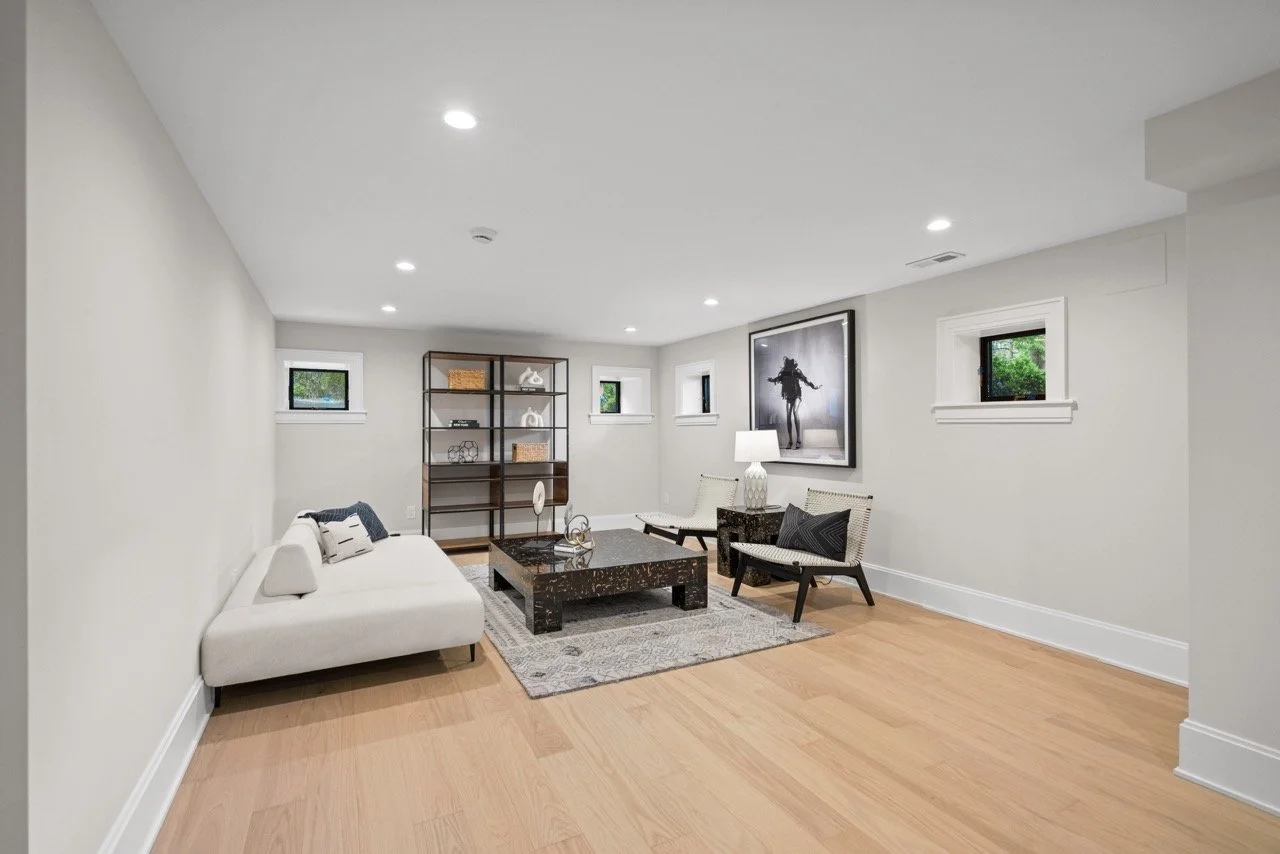 3748 Huntington St NW - 0084 Large.jpeg