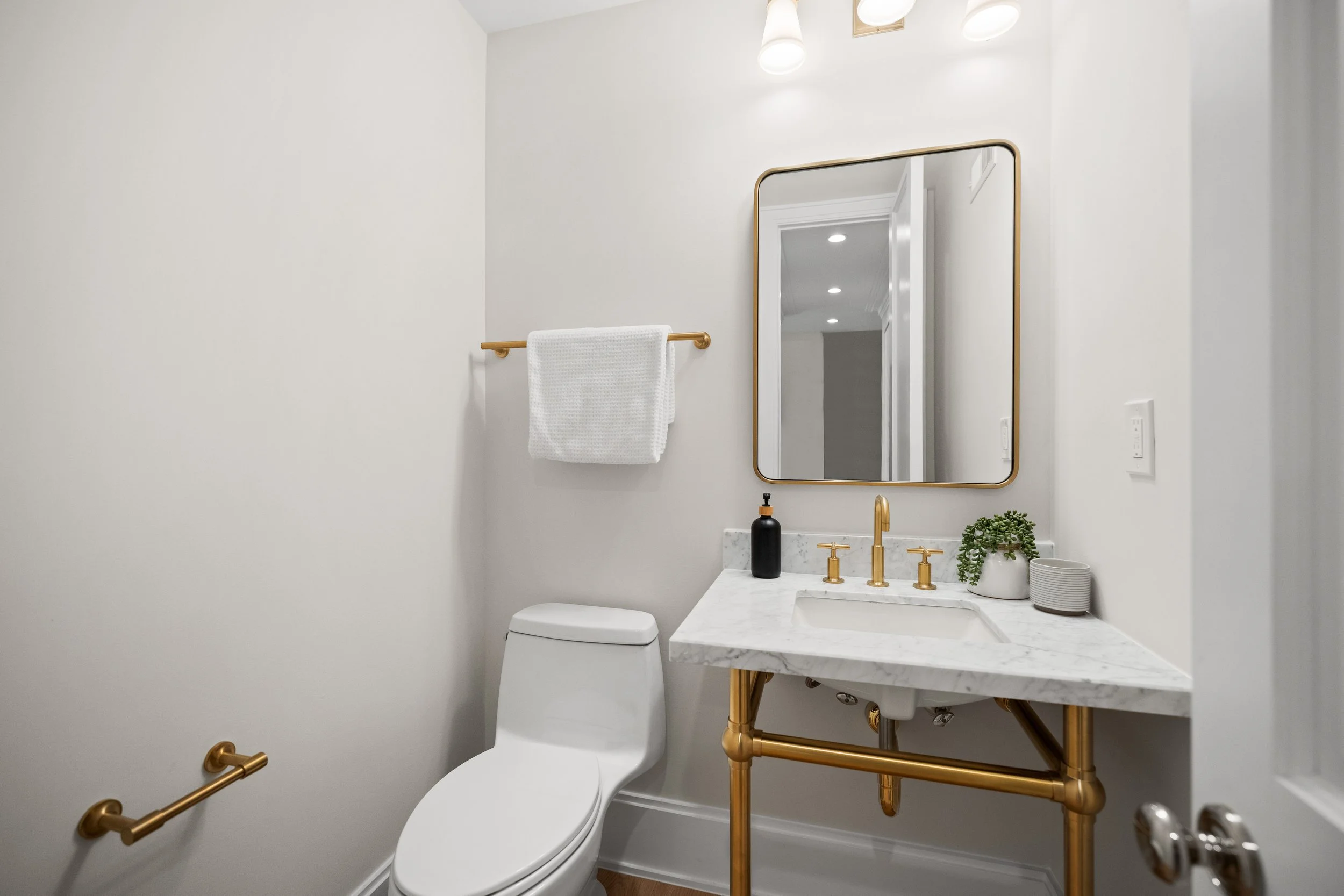 3639 Alton Pl NW, Washington, DC 20008, USA - 0008.jpg