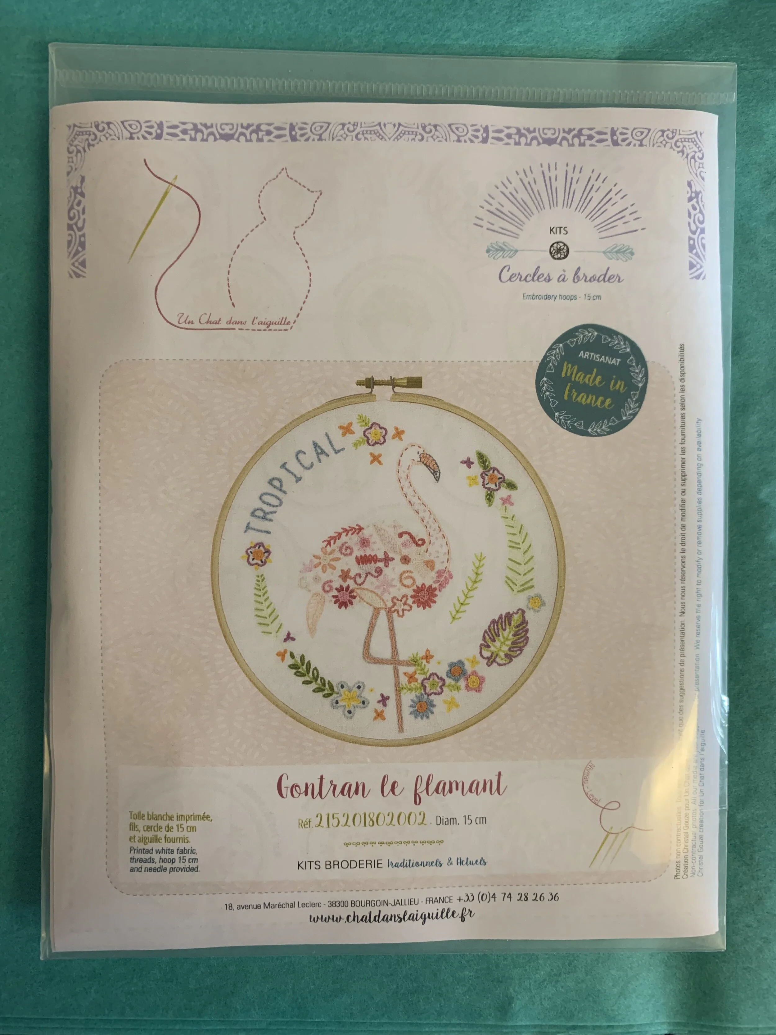 Un Chat dans l'aiguille Flamingo embroidery kit