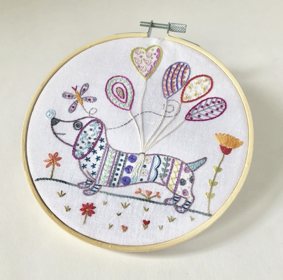 Un Chat dans l'aiguille Michel the Happy Hot Dog embroidery kit