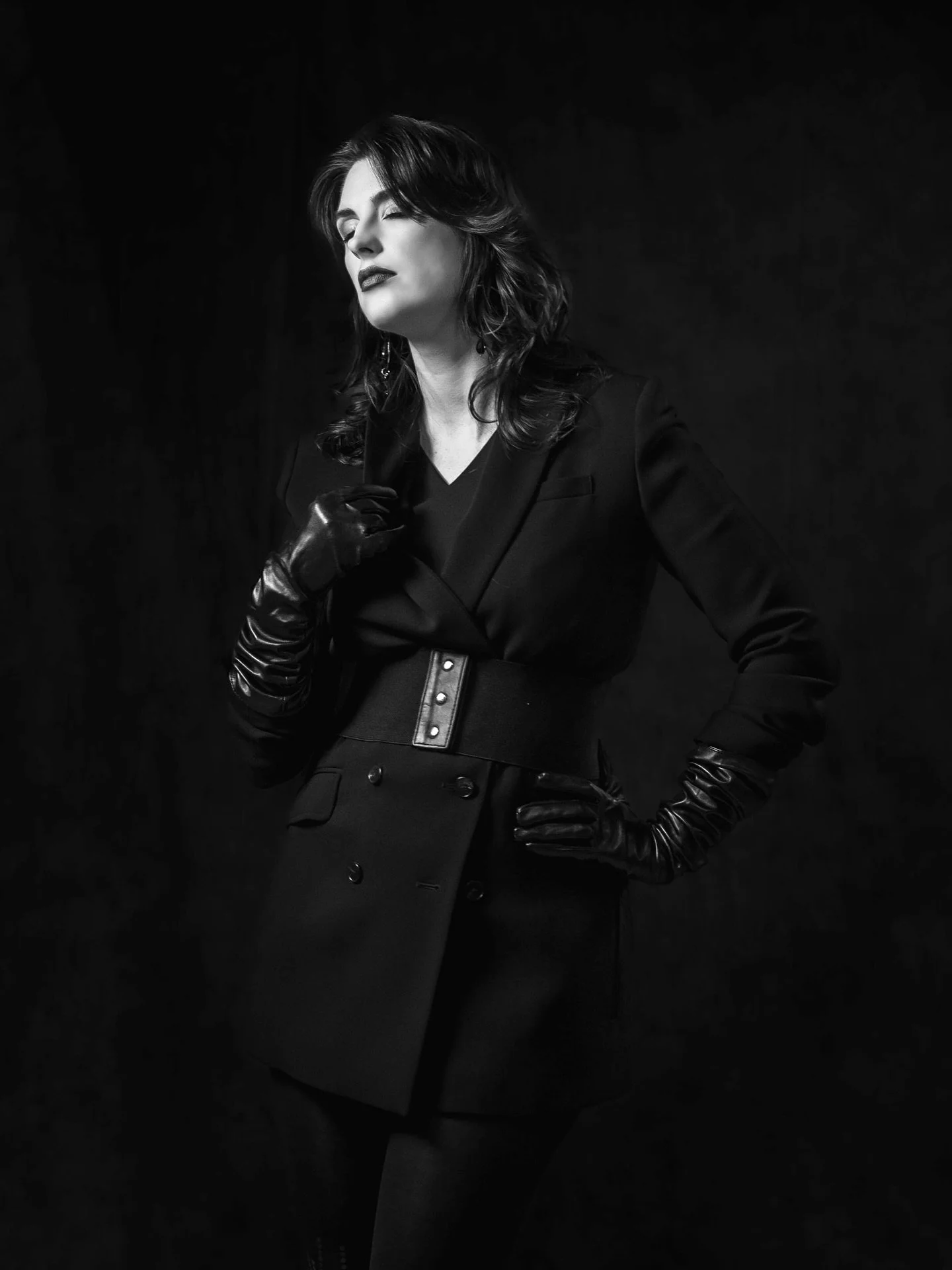 Elegance 
Shot at the @bhphoto expo in NYC
📸

#bnwmood 
#citylife 
#nyc 
#newyorkstateofmind 
#travel 
#travelphotography 
#moodygrams 
#dreamy 
#explorewithfriends 
#goodtimeswithgoodpeople
#dslrphotography 
#canon 
#photography📸 
#photographer 
#