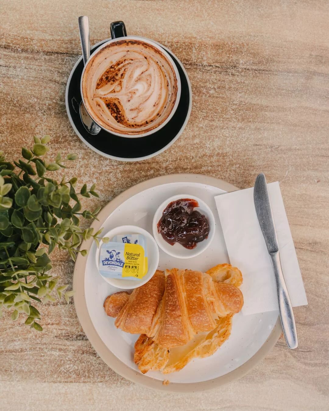 Morning indulgence 🥐☕ A flaky croissant with the perfect swirl of coffee &ndash; sometimes, it's the simple pleasures that make the day. Treat yourself!

#MorningRitual #CoffeeAndCroissants #CafeTreats #BreakfastBliss #CoffeeCulture